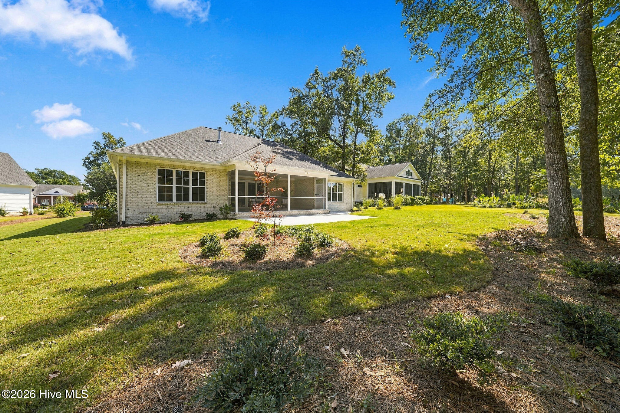 212 E Winding Way Property Photo 38