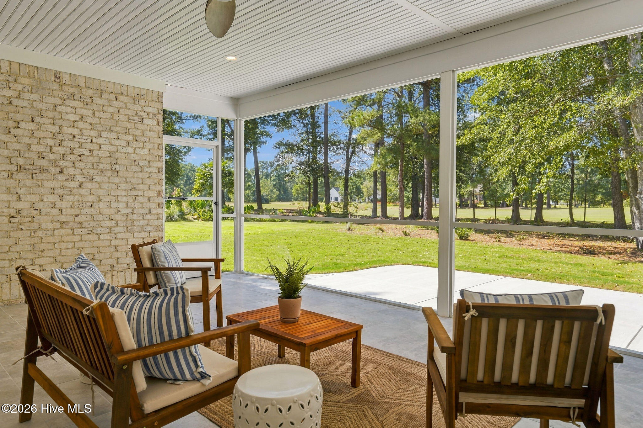 212 E Winding Way Property Photo 41