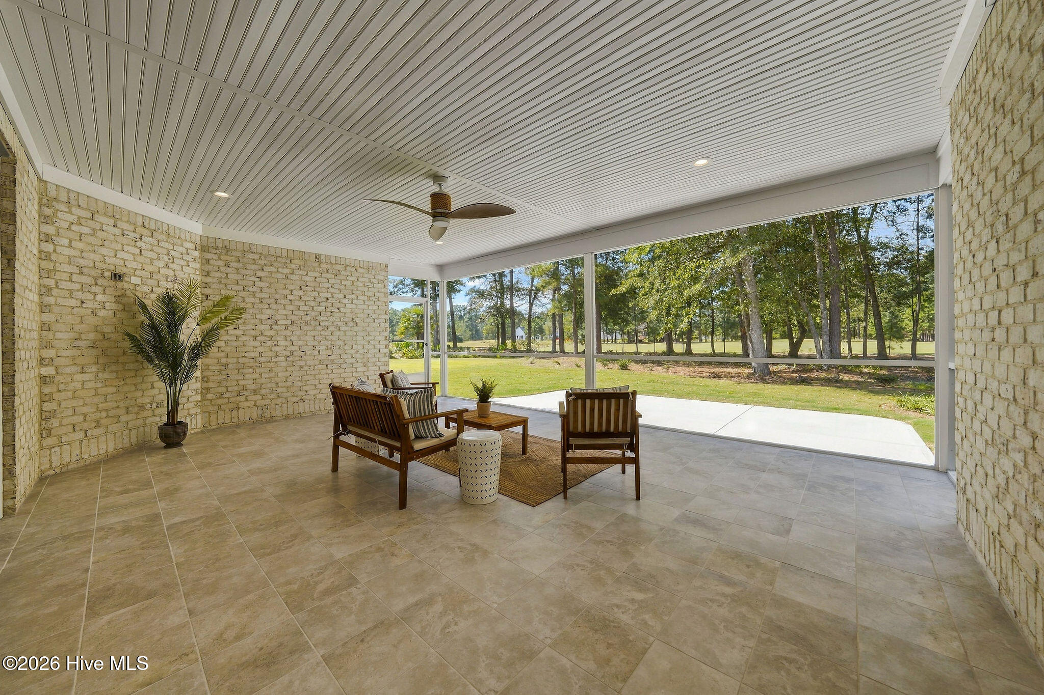 212 E Winding Way Property Photo 42