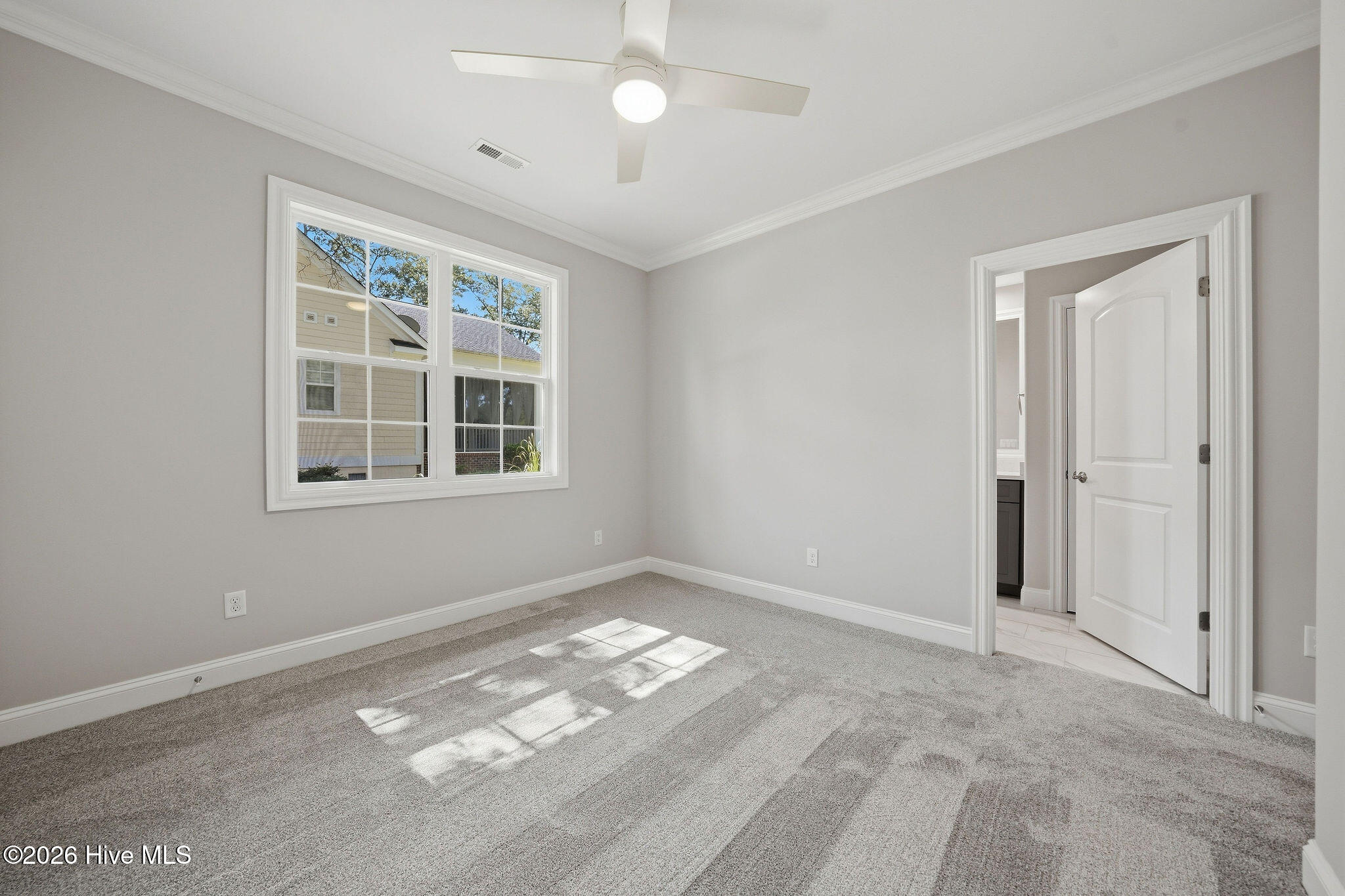 212 E Winding Way Property Photo 45