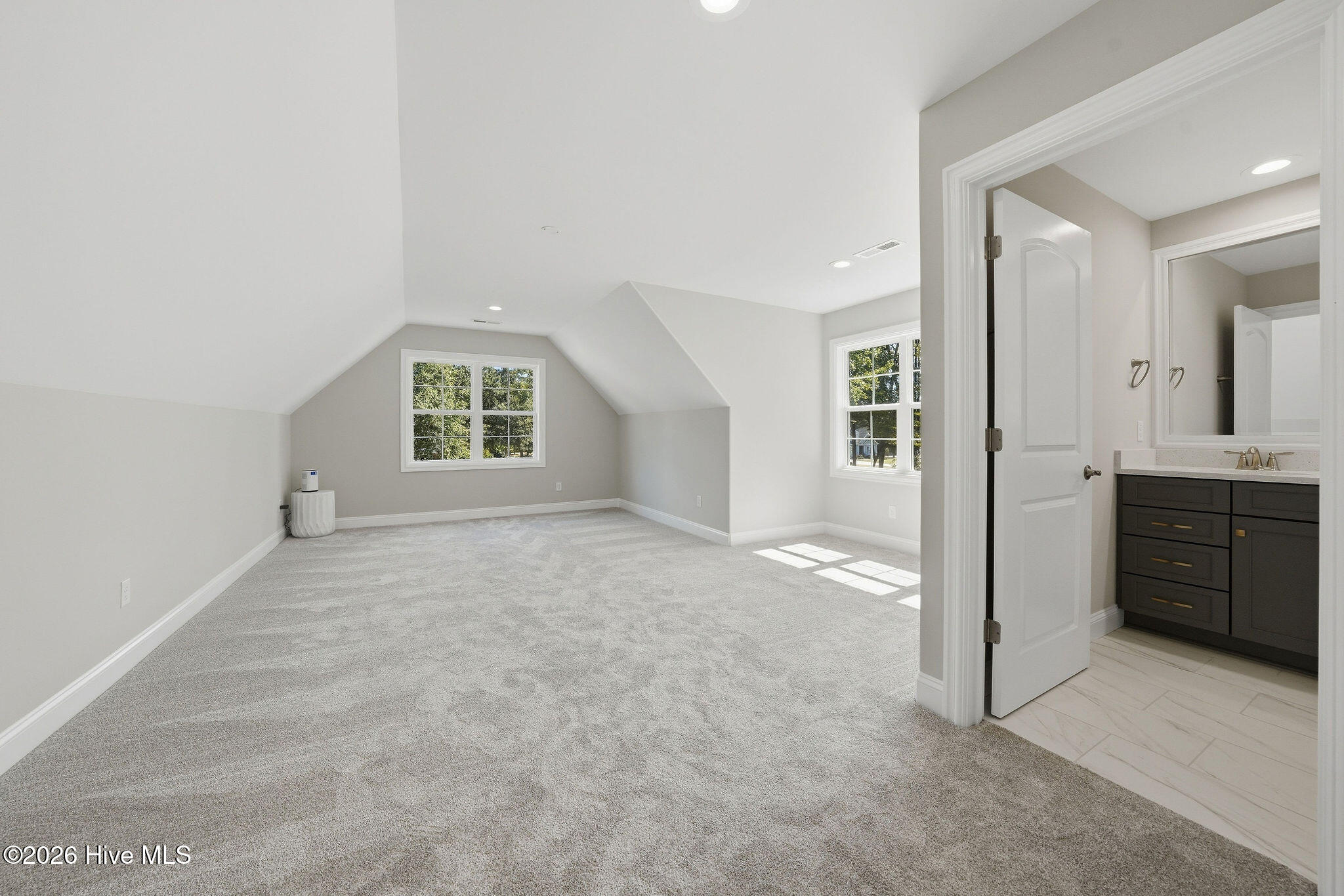 212 E Winding Way Property Photo 48