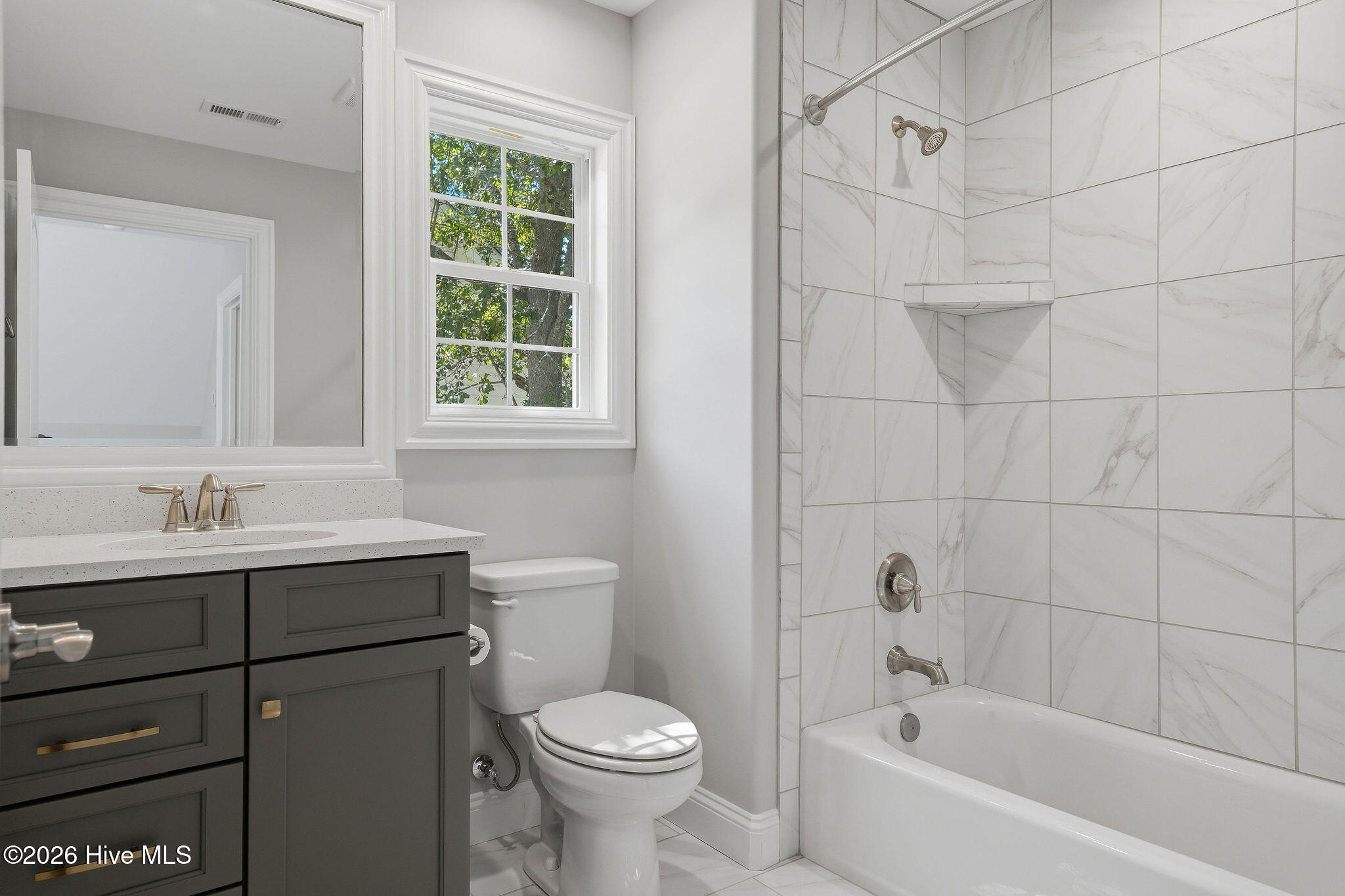212 E Winding Way Property Photo 49