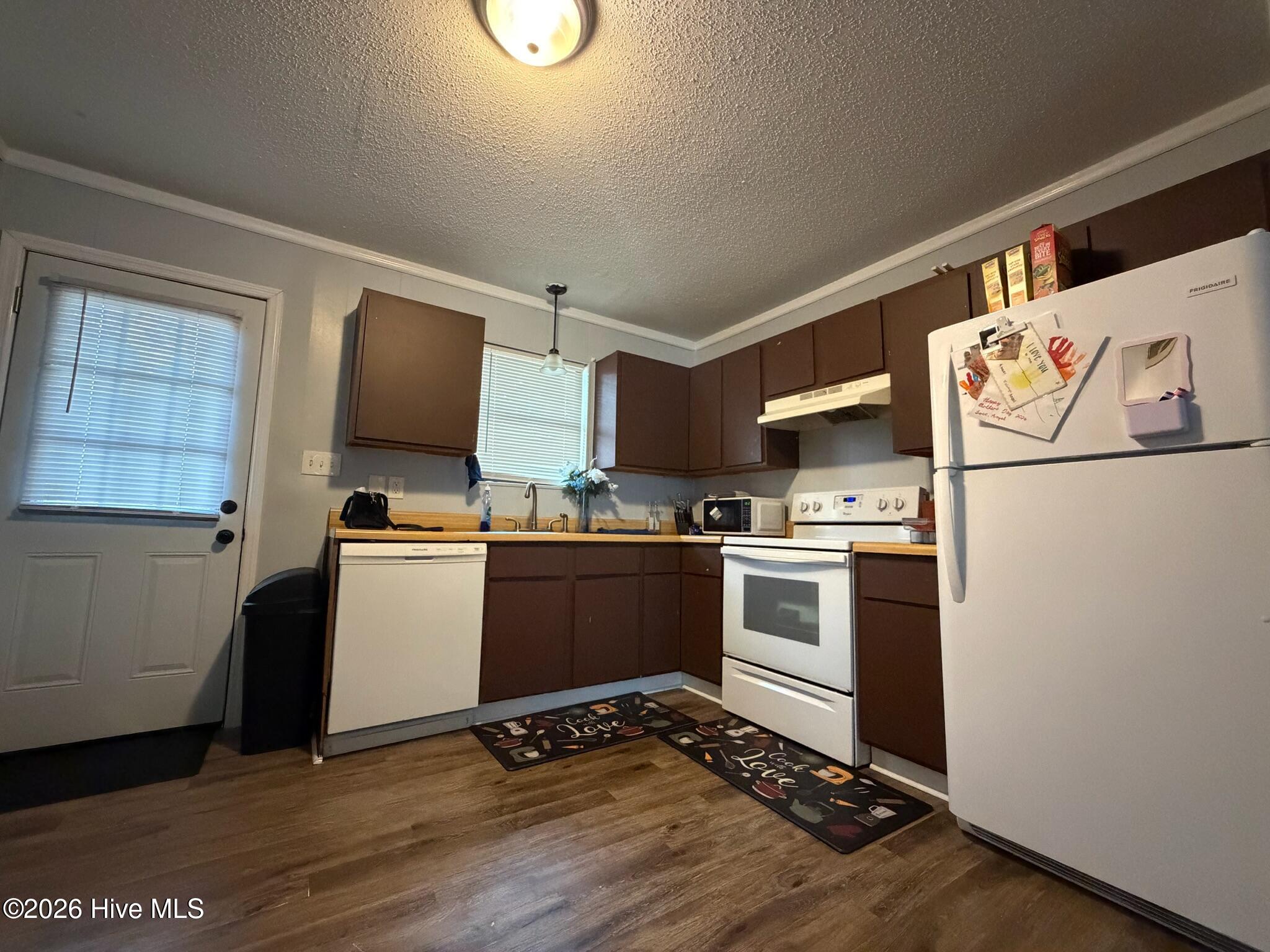 108 Ravenwood Drive Property Photo 2