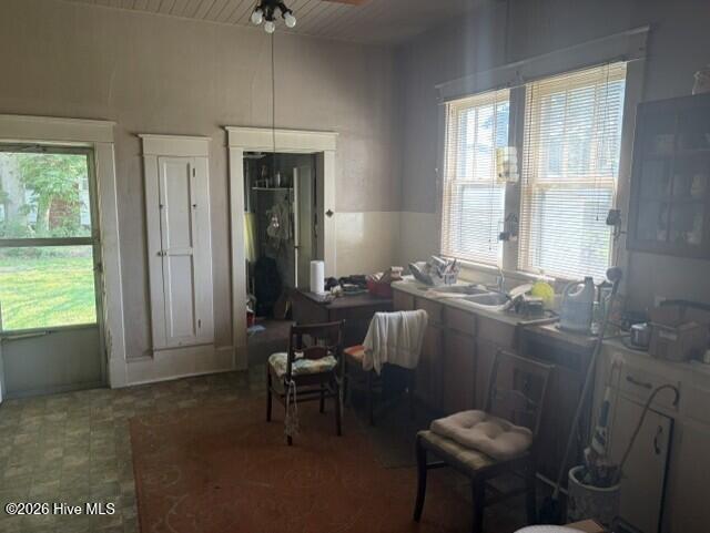 303 S Main Street Property Photo 6