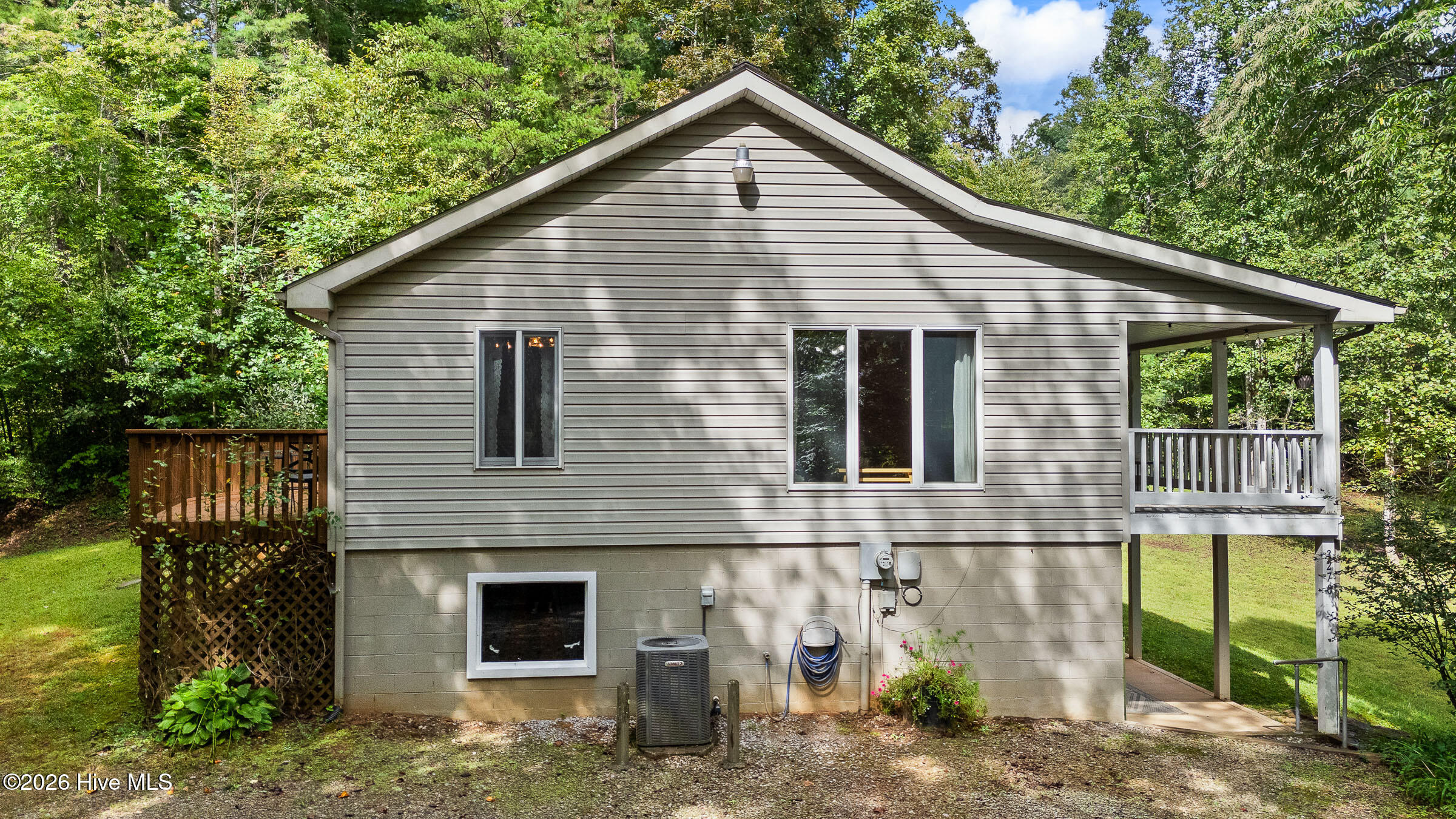 3270 Ebenezer Road Property Photo 4