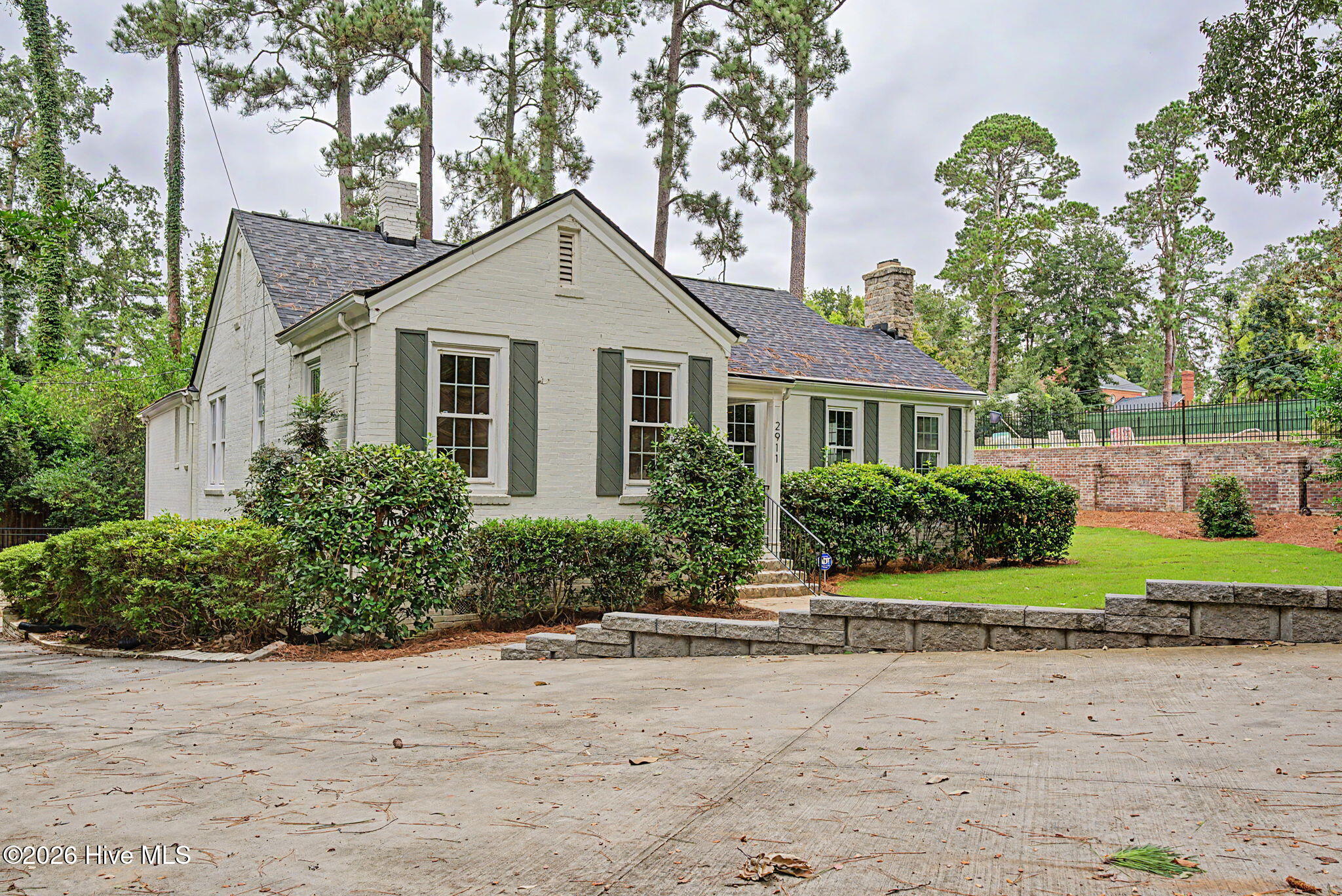 2911 Lombardy Court Property Photo 3
