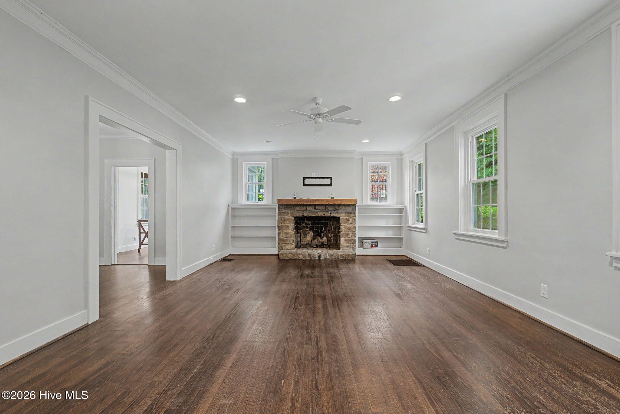 2911 Lombardy Court Property Photo 7