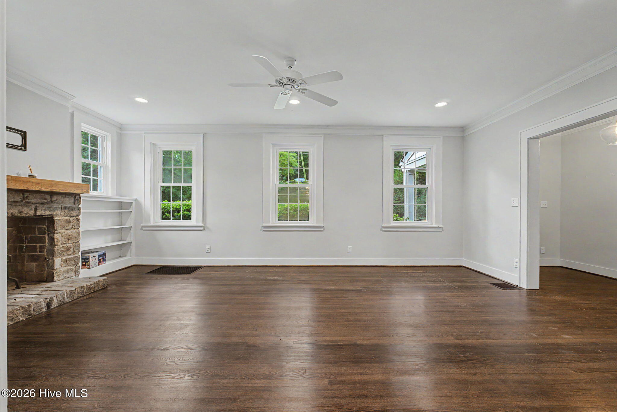 2911 Lombardy Court Property Photo 8