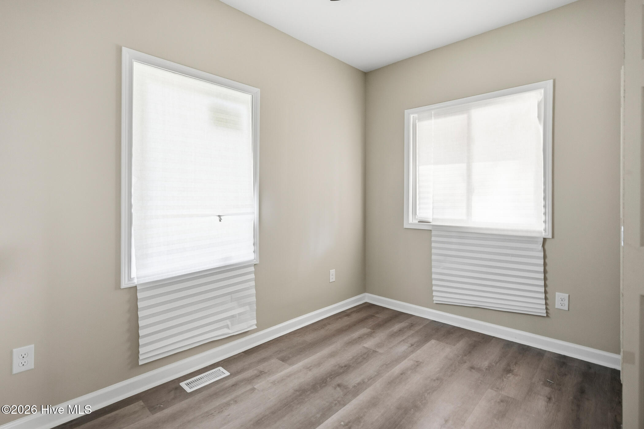 218 S Long Drive Property Photo 4
