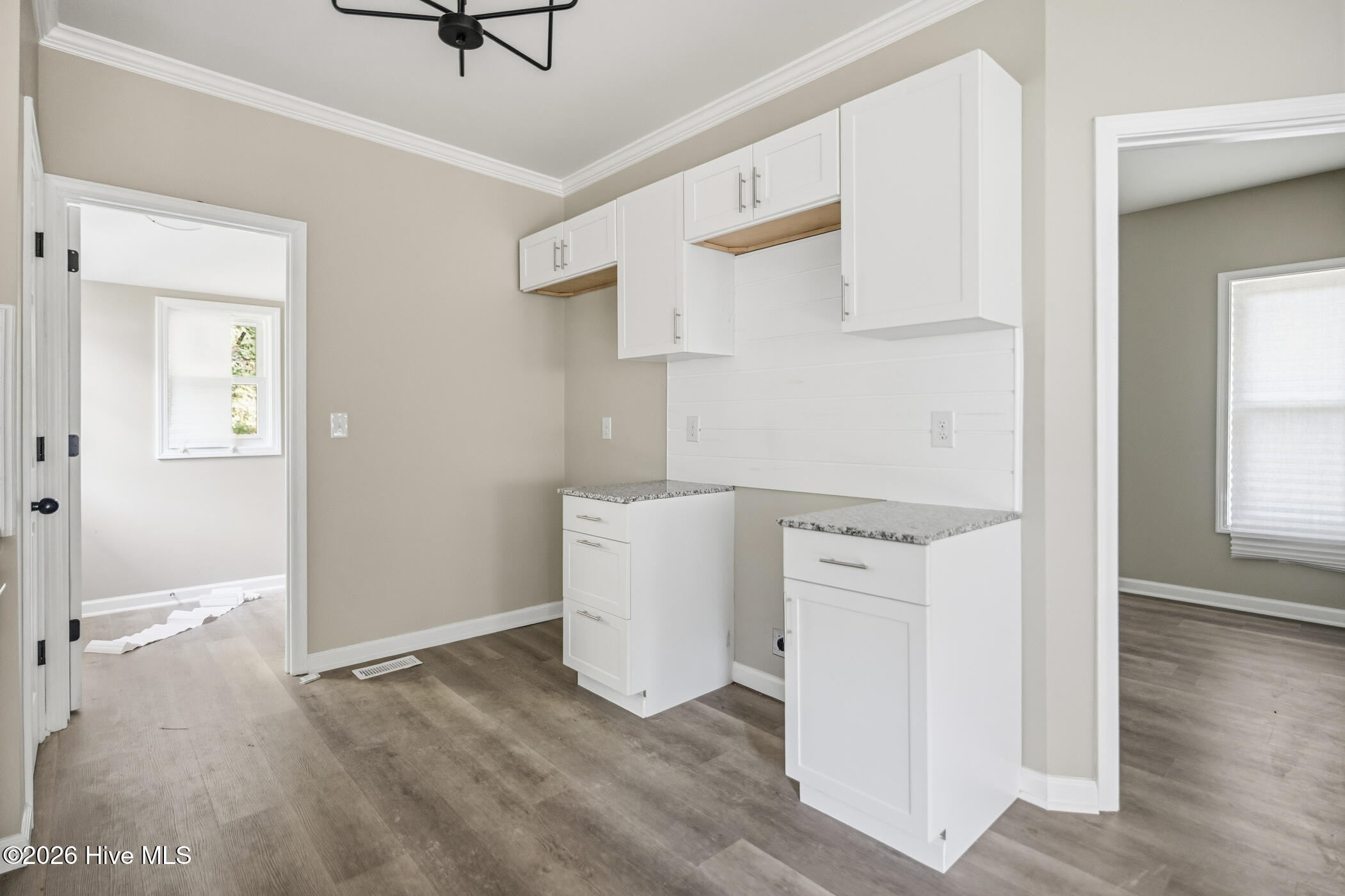 218 S Long Drive Property Photo 6