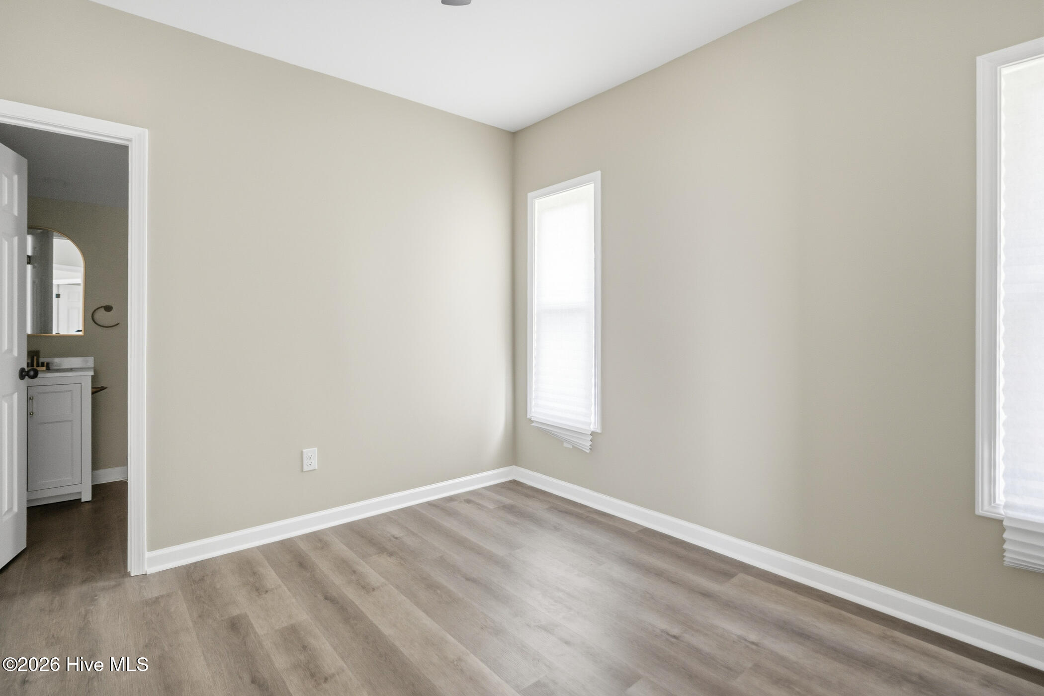 218 S Long Drive Property Photo 8