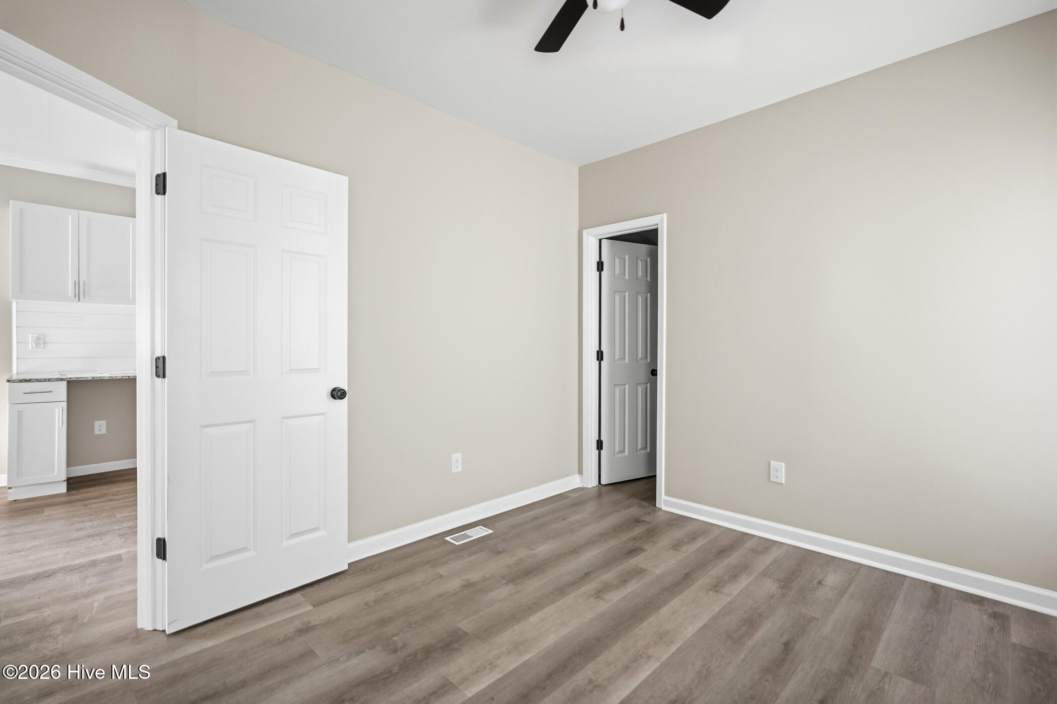 218 S Long Drive Property Photo 9