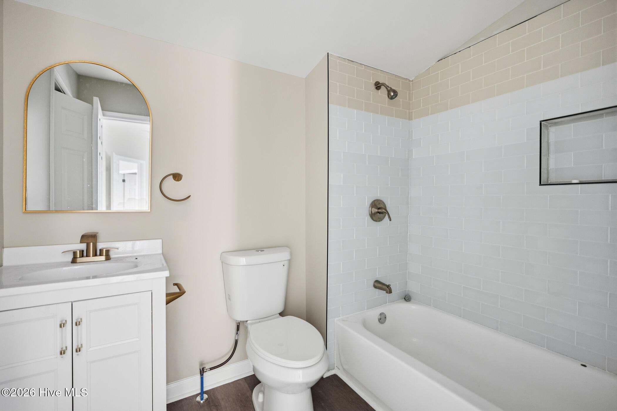 218 S Long Drive Property Photo 10