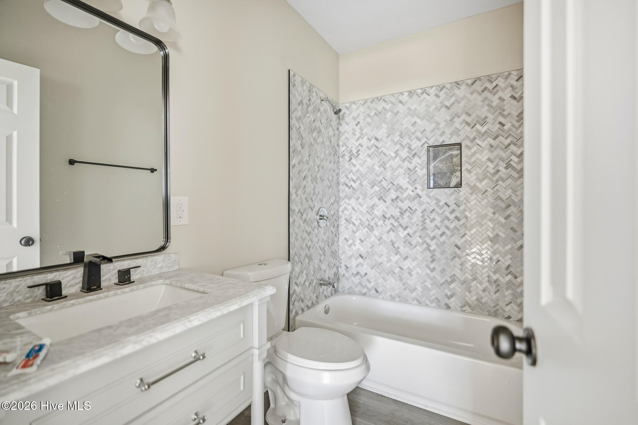 218 S Long Drive Property Photo 11