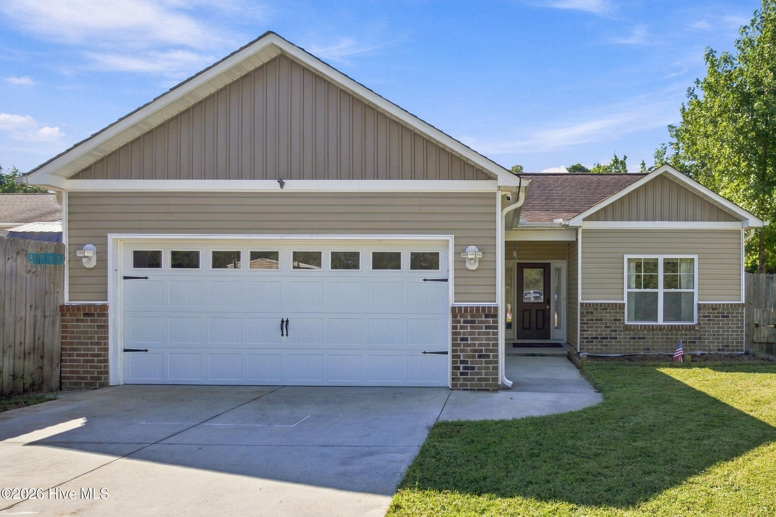 8795 Lanvale Oaks Drive NE Property Photo 1