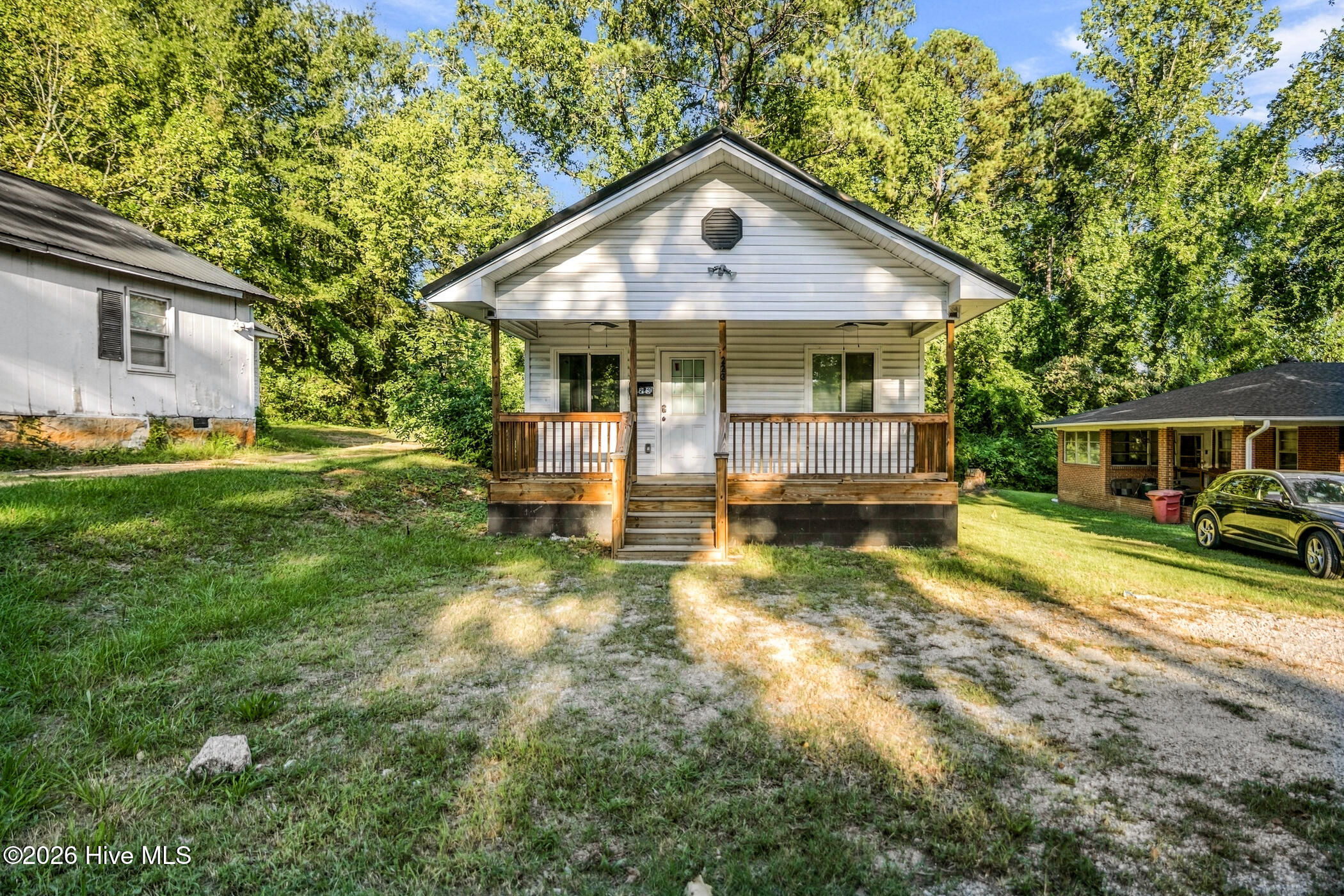218 S Long Drive Property Photo 1