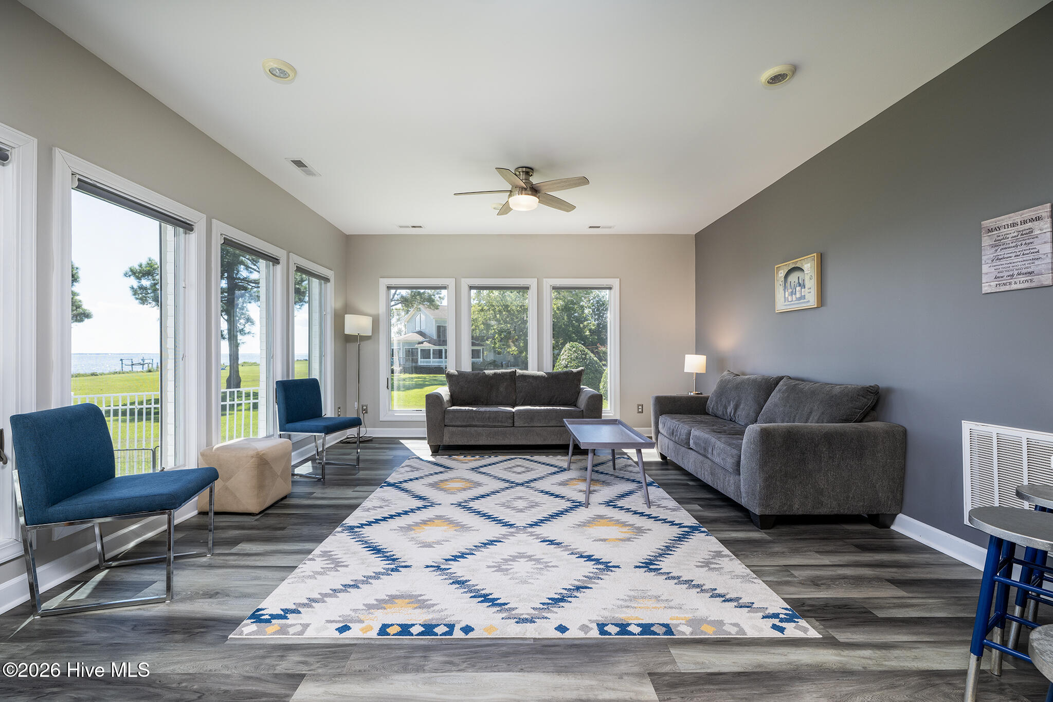6022 Dolphin Road Property Photo 2