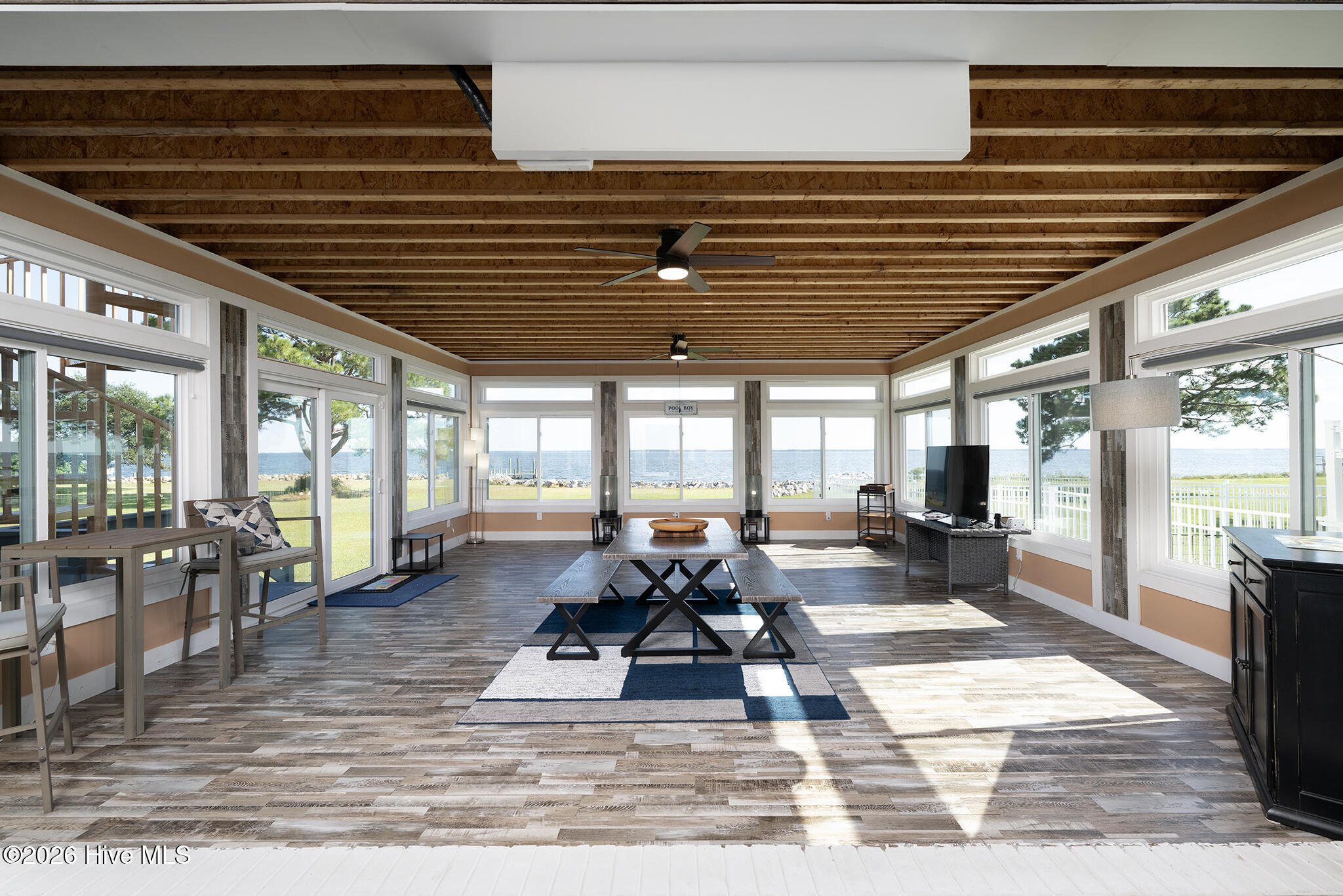 6022 Dolphin Road Property Photo 3
