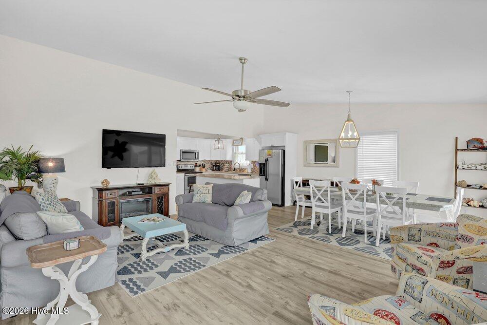 1720 N New River Drive Property Photo 9