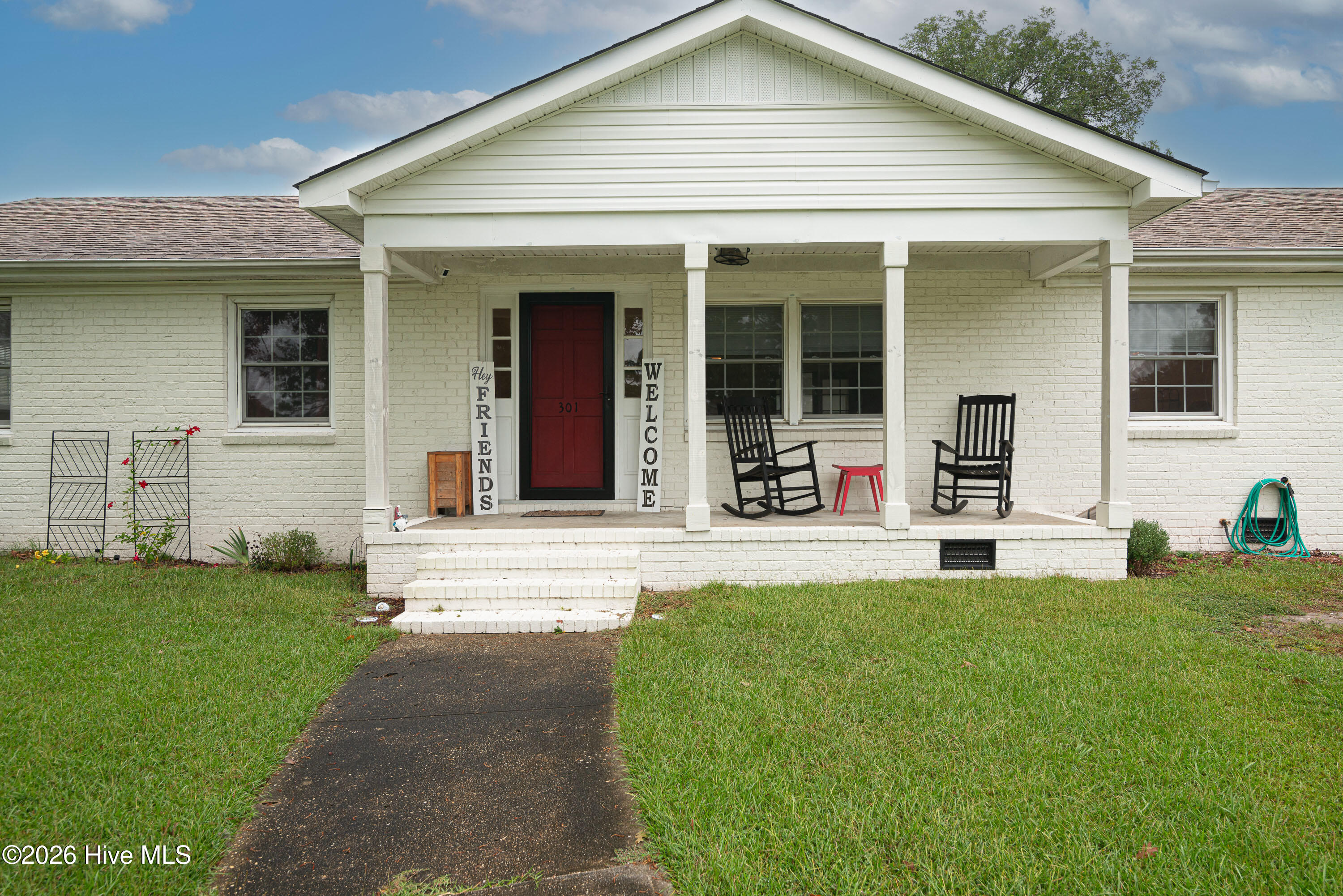 301 King Richard Court Property Photo 2