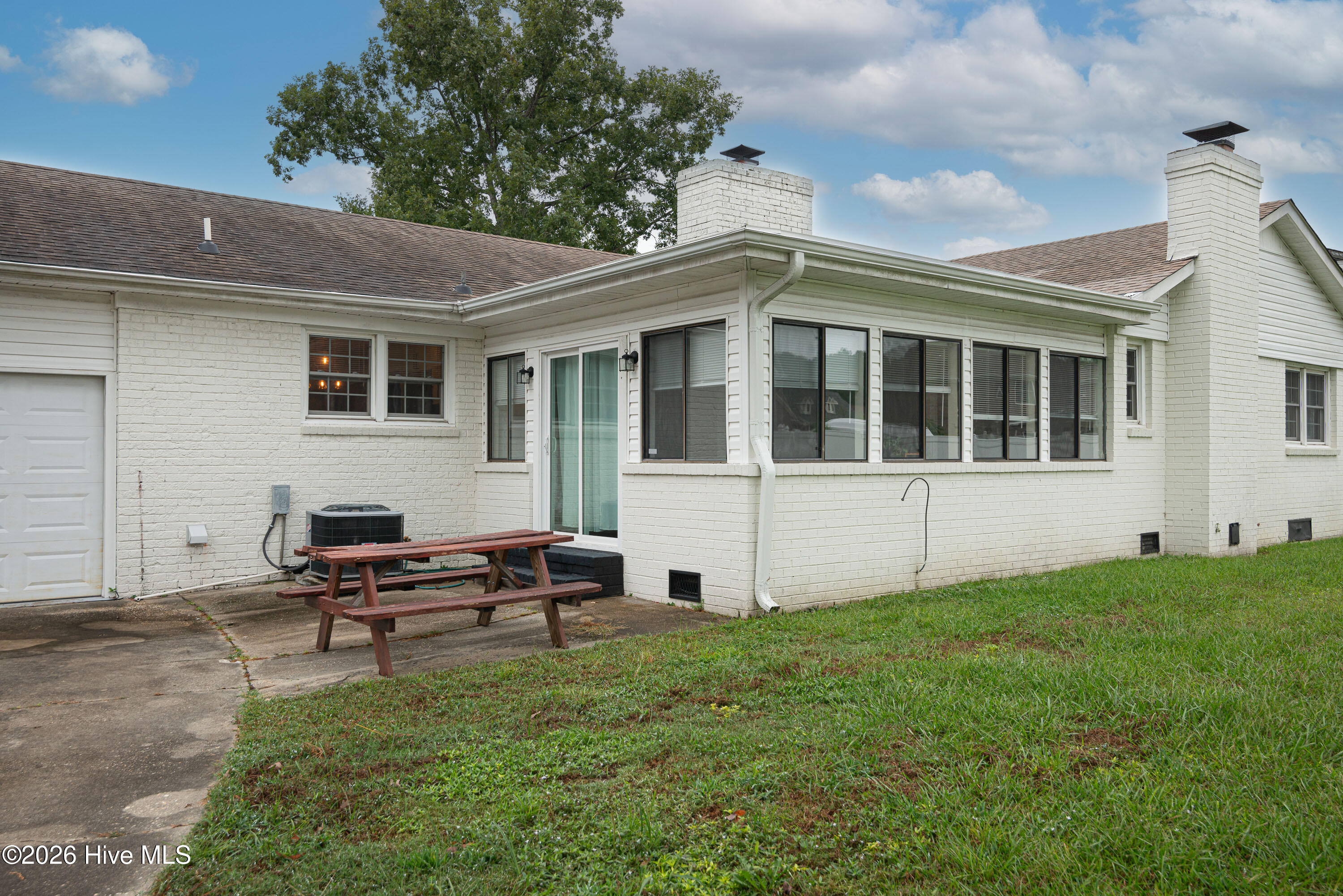 301 King Richard Court Property Photo 6