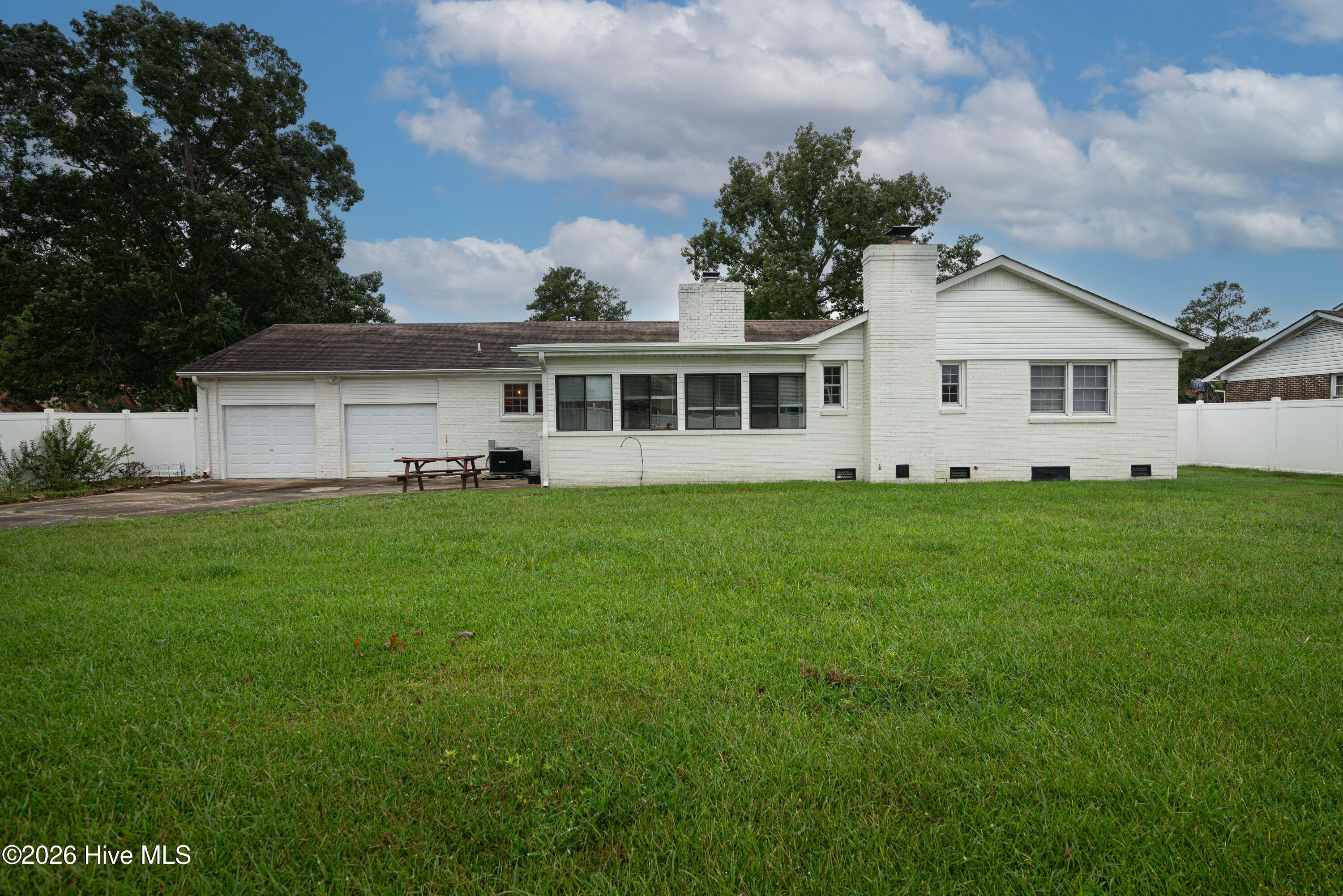 301 King Richard Court Property Photo 7