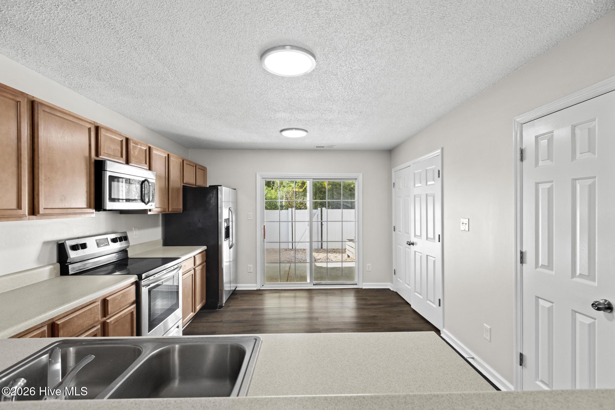 7002 Banister Loop Property Photo 6