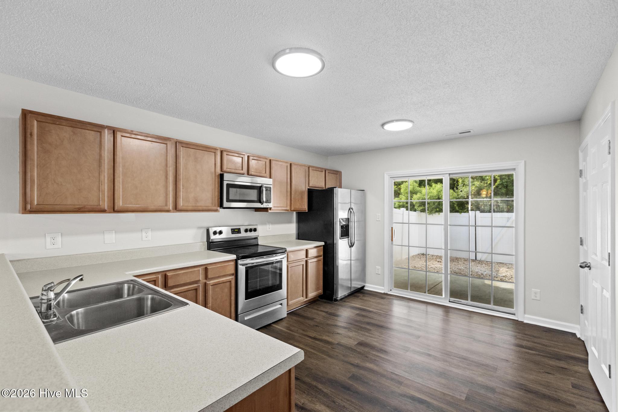 7002 Banister Loop Property Photo 8