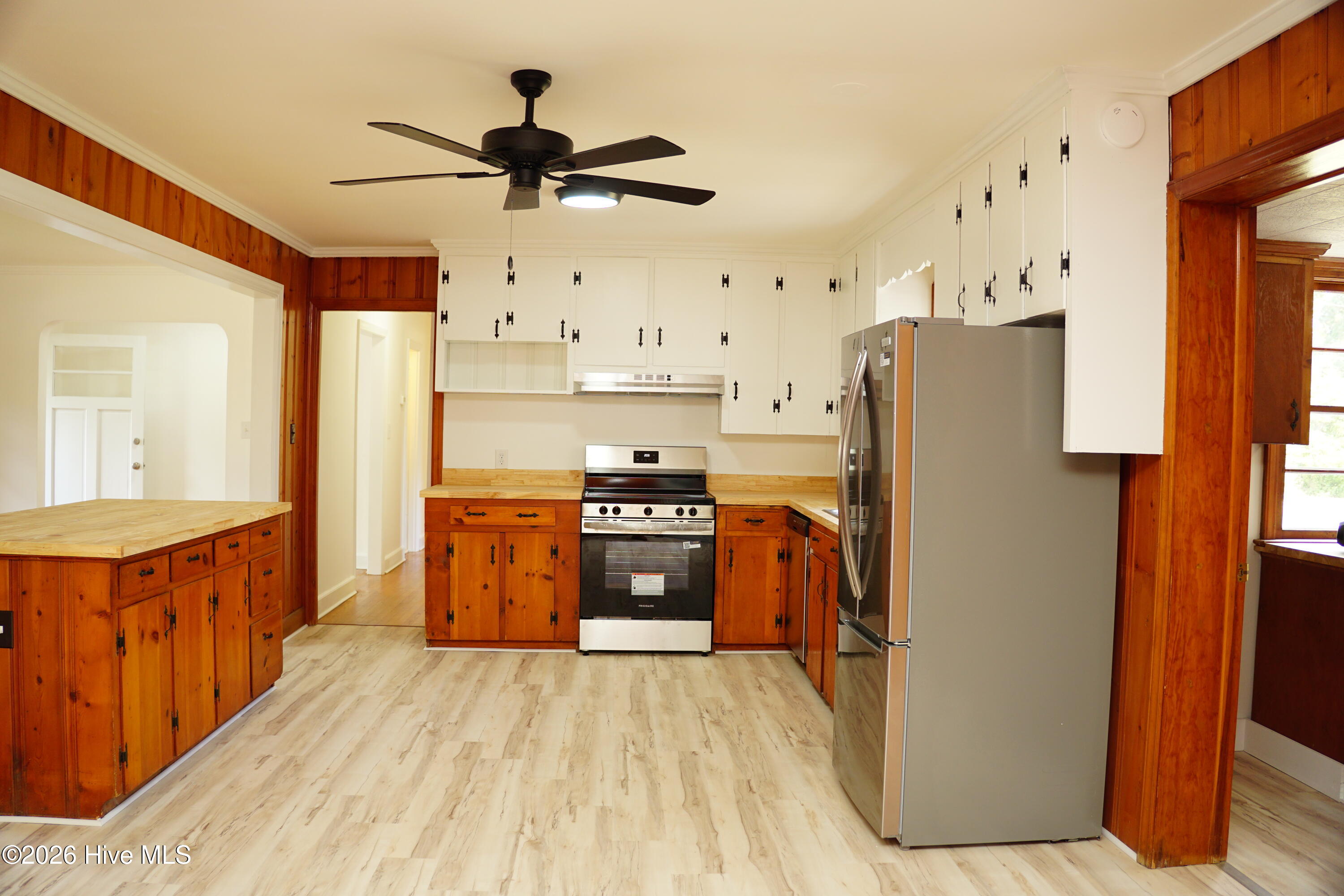 1215 N Respess Street Property Photo 4