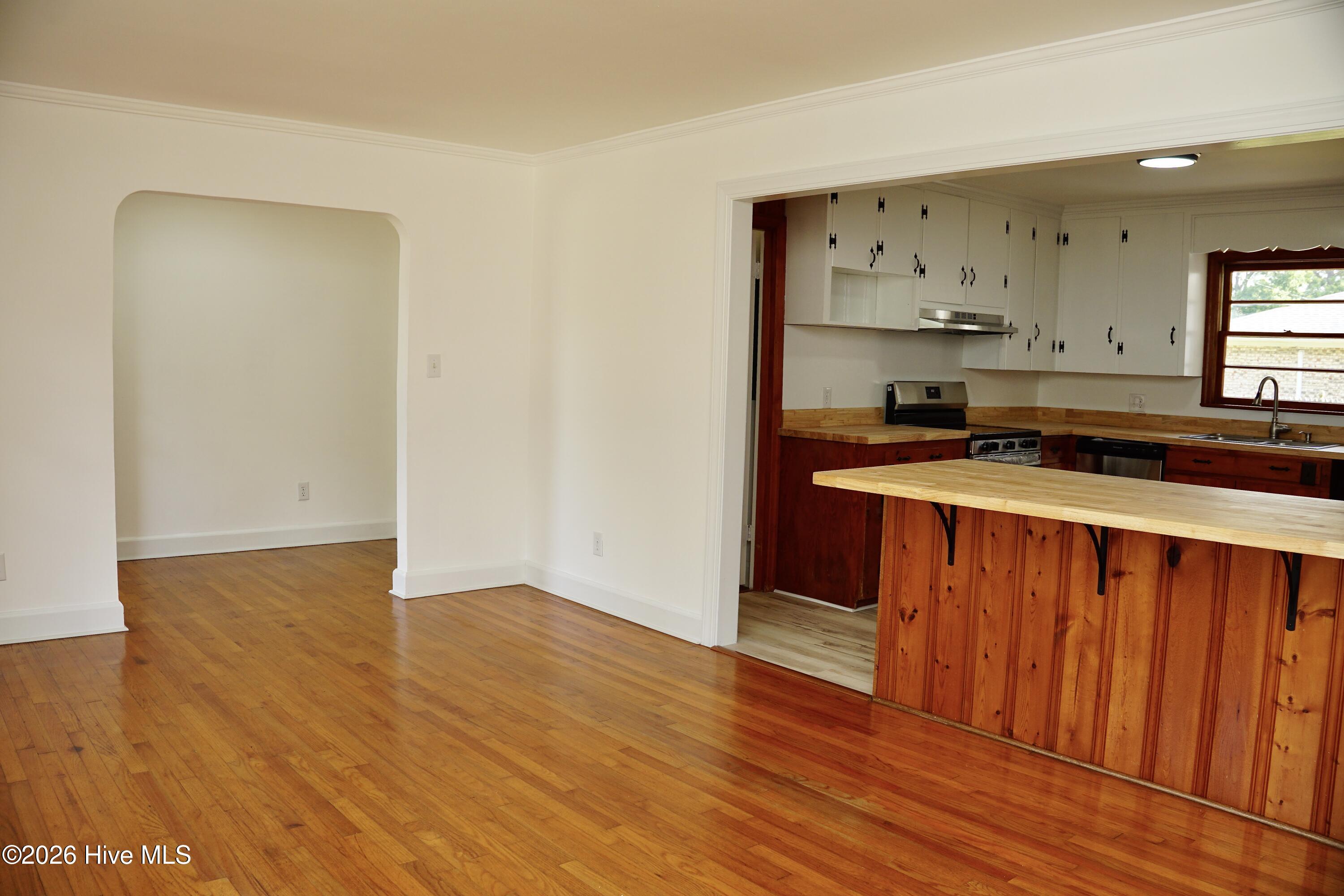 1215 N Respess Street Property Photo 6