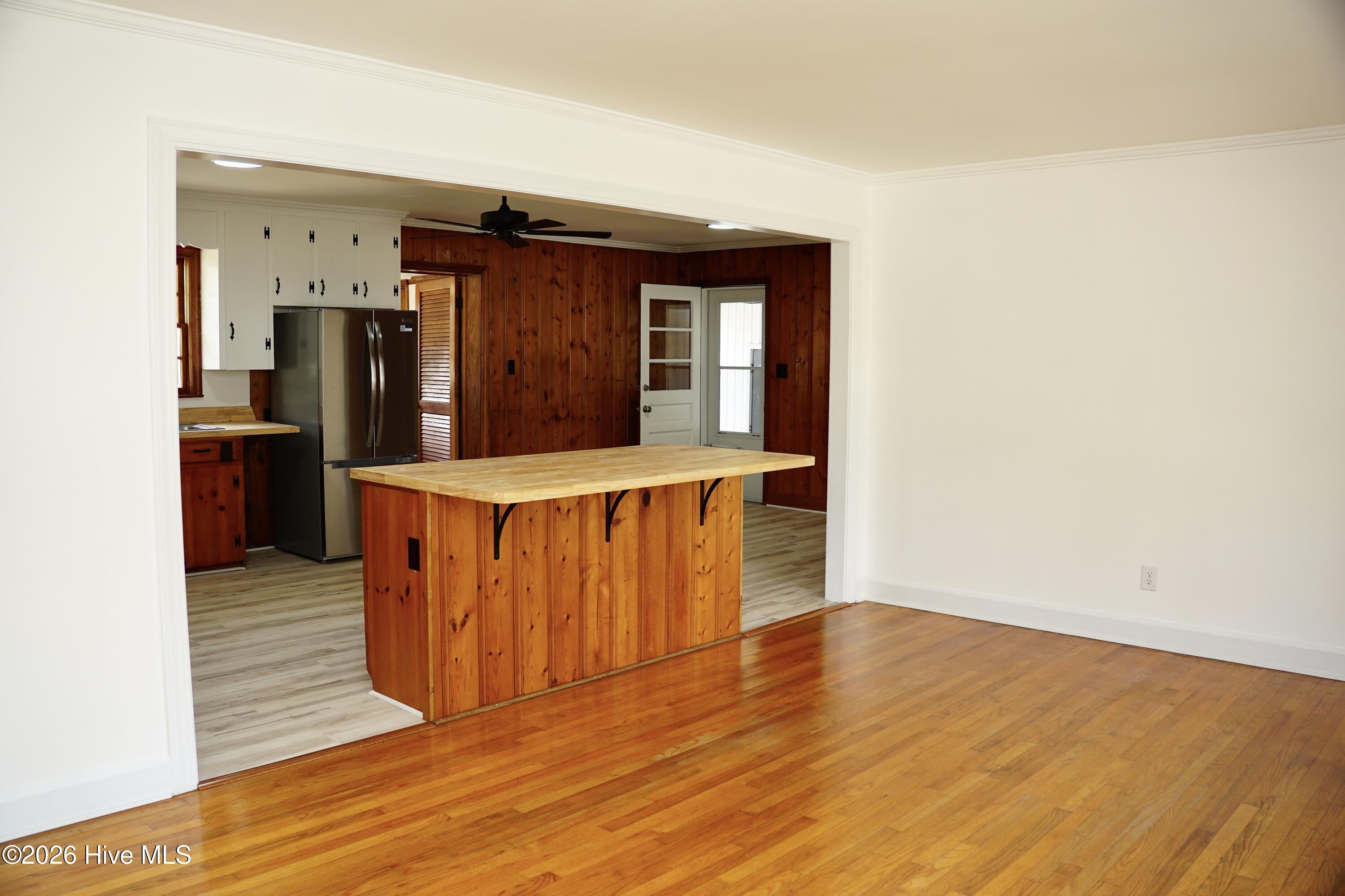 1215 N Respess Street Property Photo 7