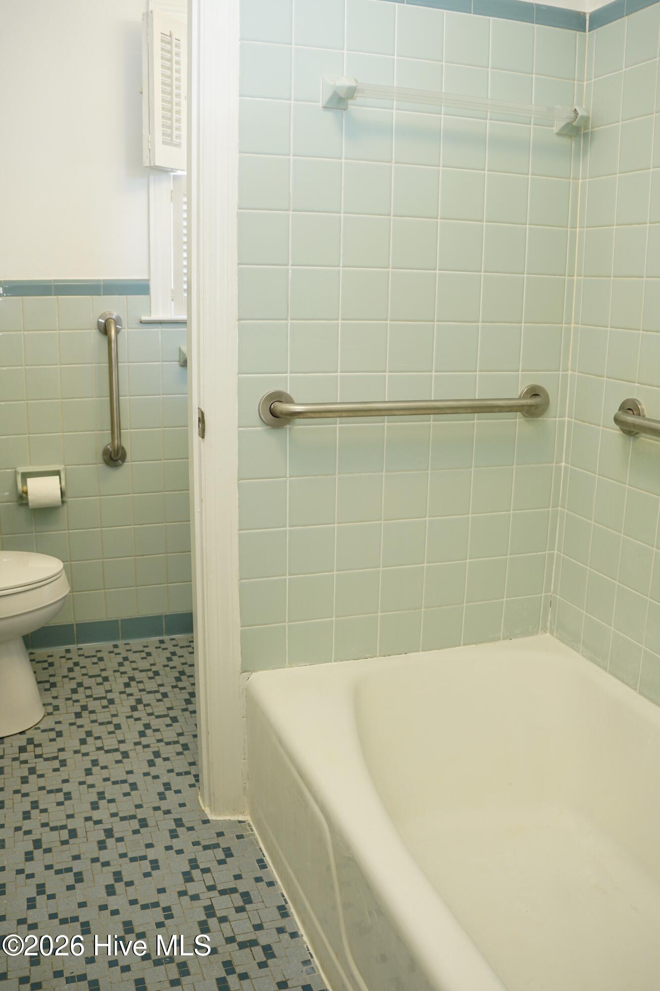 1215 N Respess Street Property Photo 11