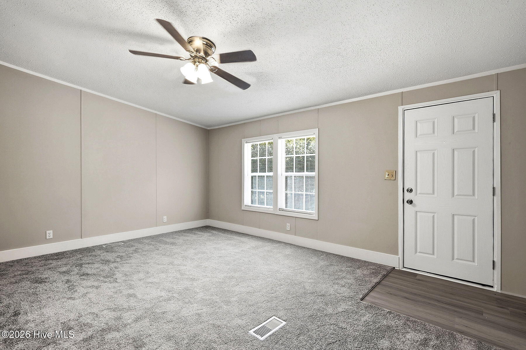 213 Se Railroad Street Property Photo 4