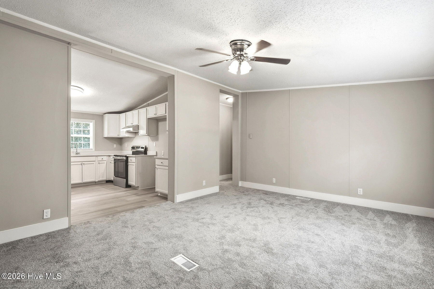 213 Se Railroad Street Property Photo 5