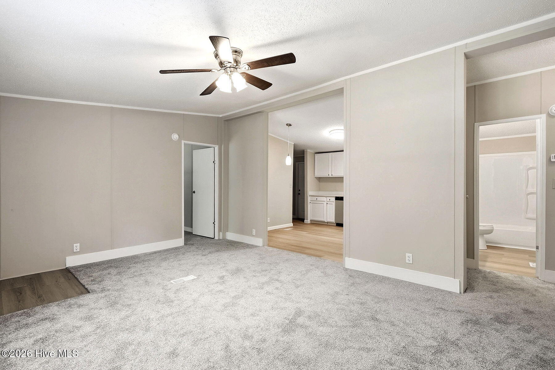 213 Se Railroad Street Property Photo 8