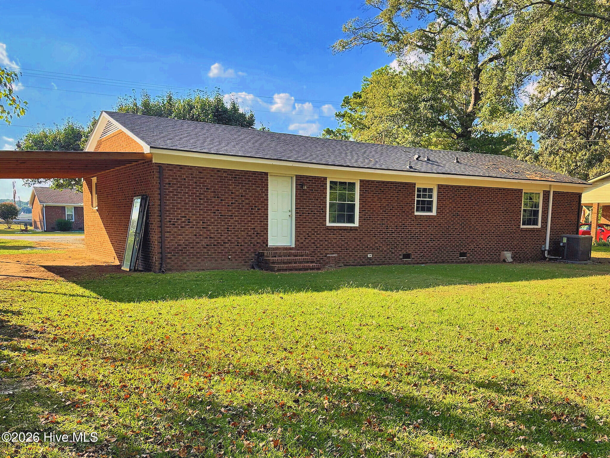 1521 Greenacres Road Property Photo 2
