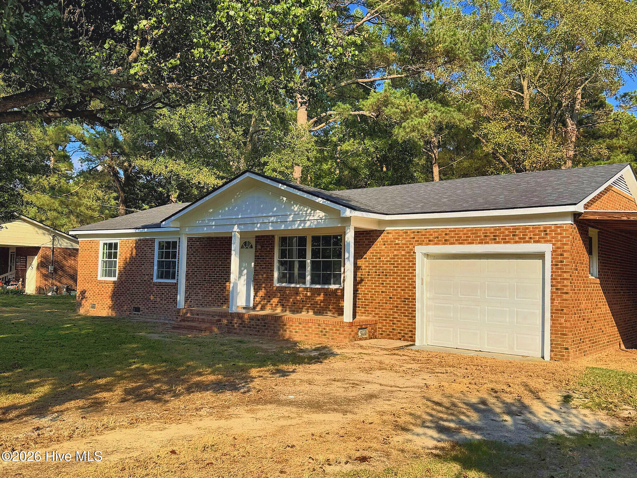 1521 Greenacres Road Property Photo 3