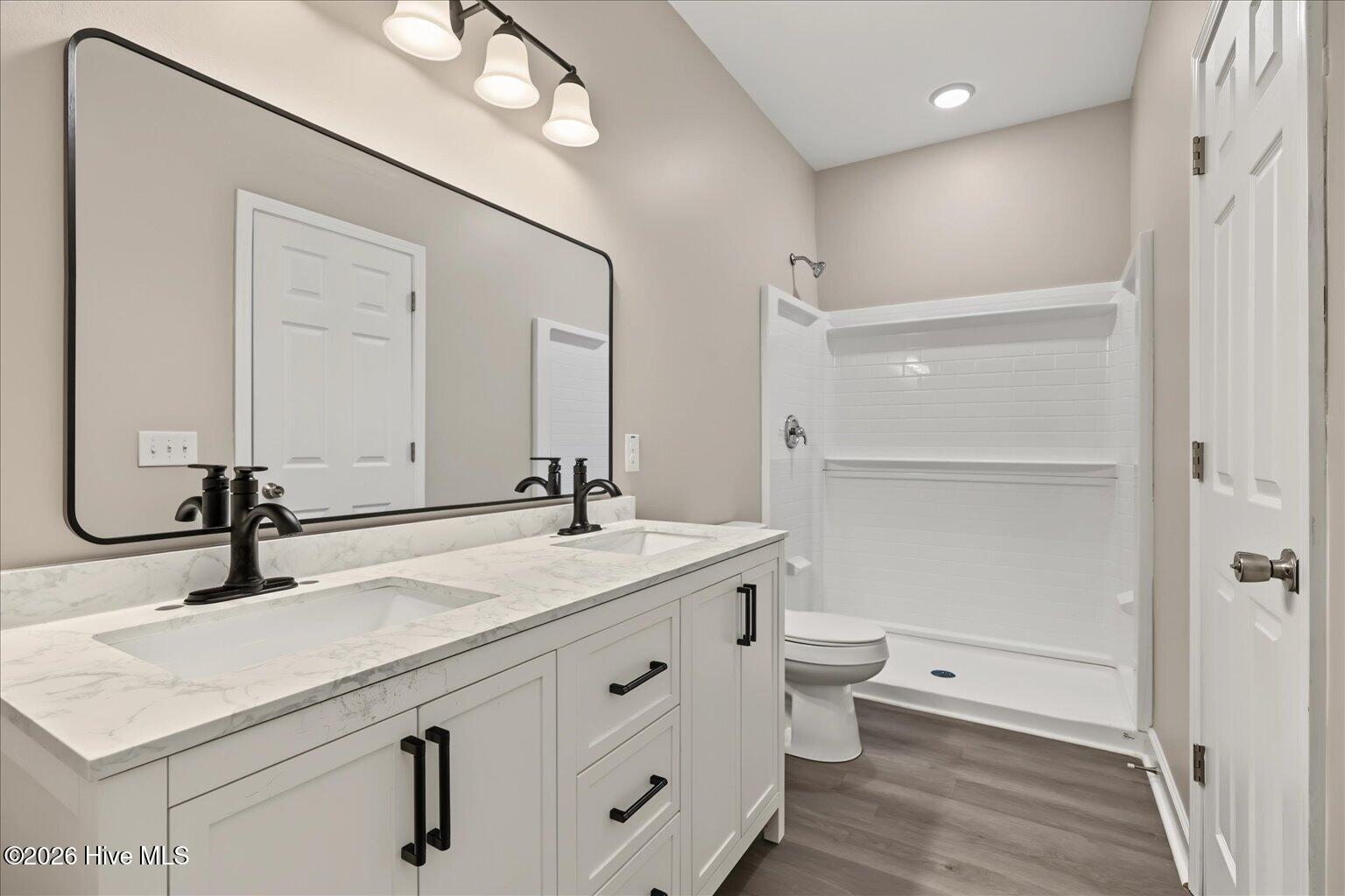 1005 Queen Street Property Photo 11
