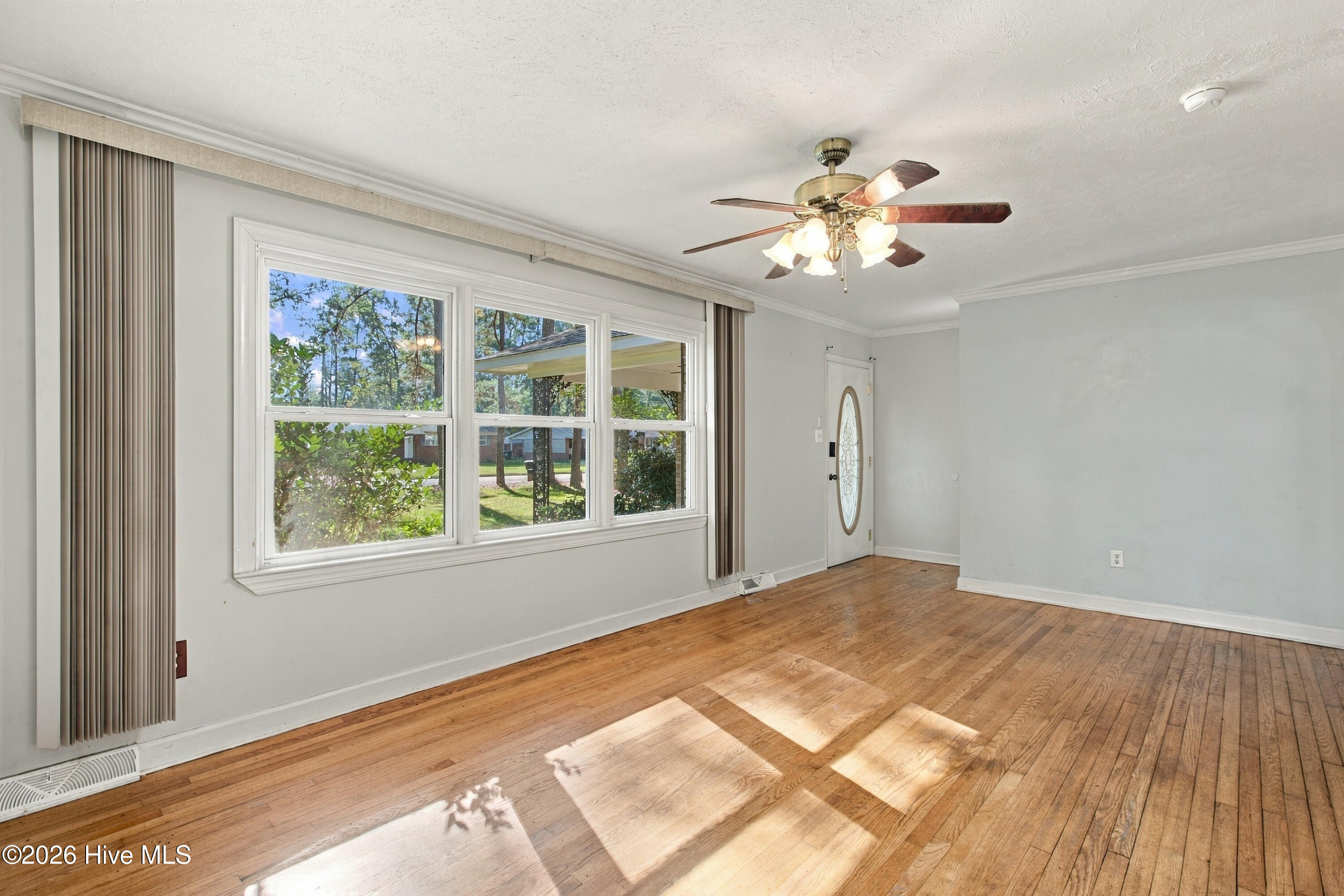 235 Oak Street Property Photo 6
