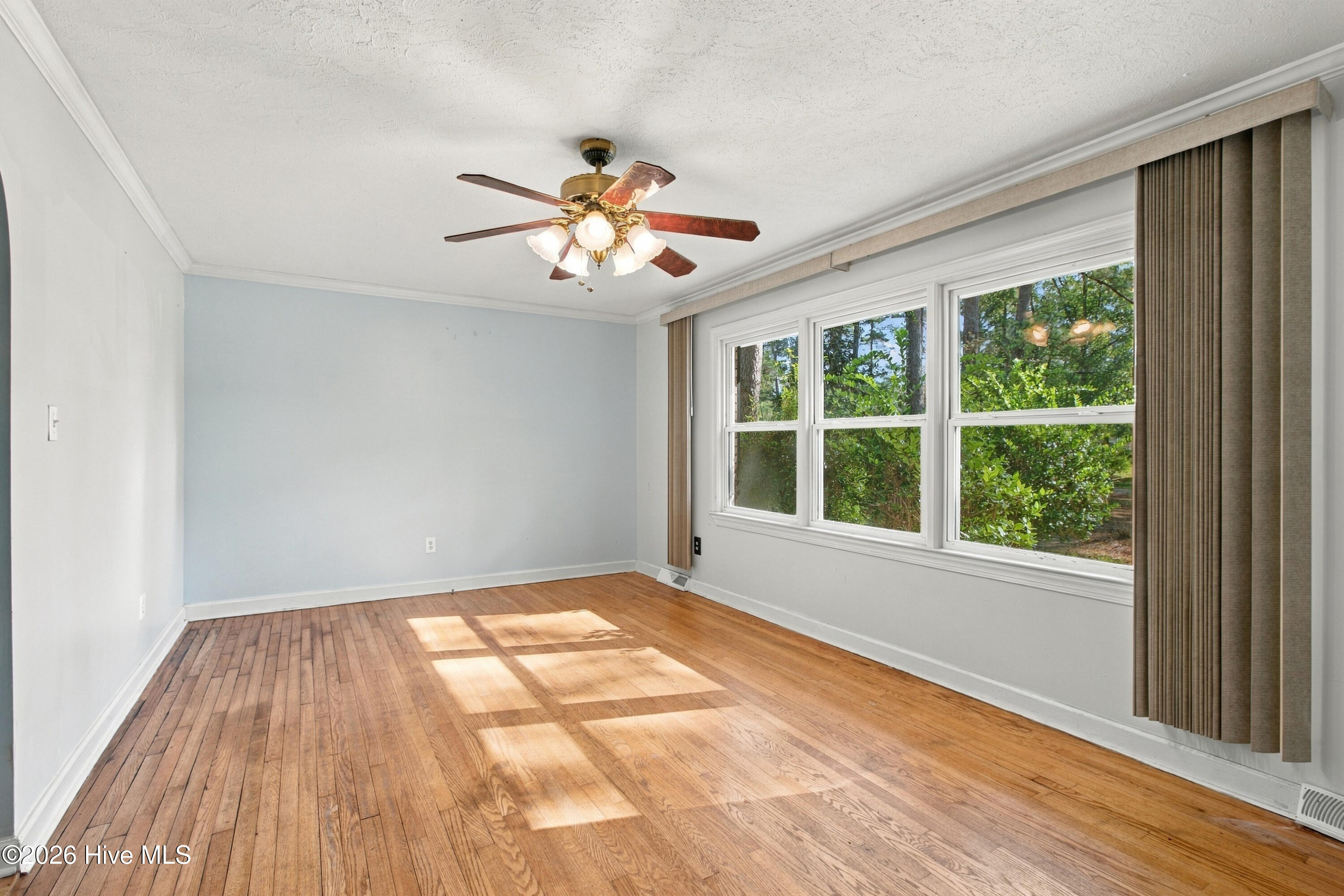 235 Oak Street Property Photo 7