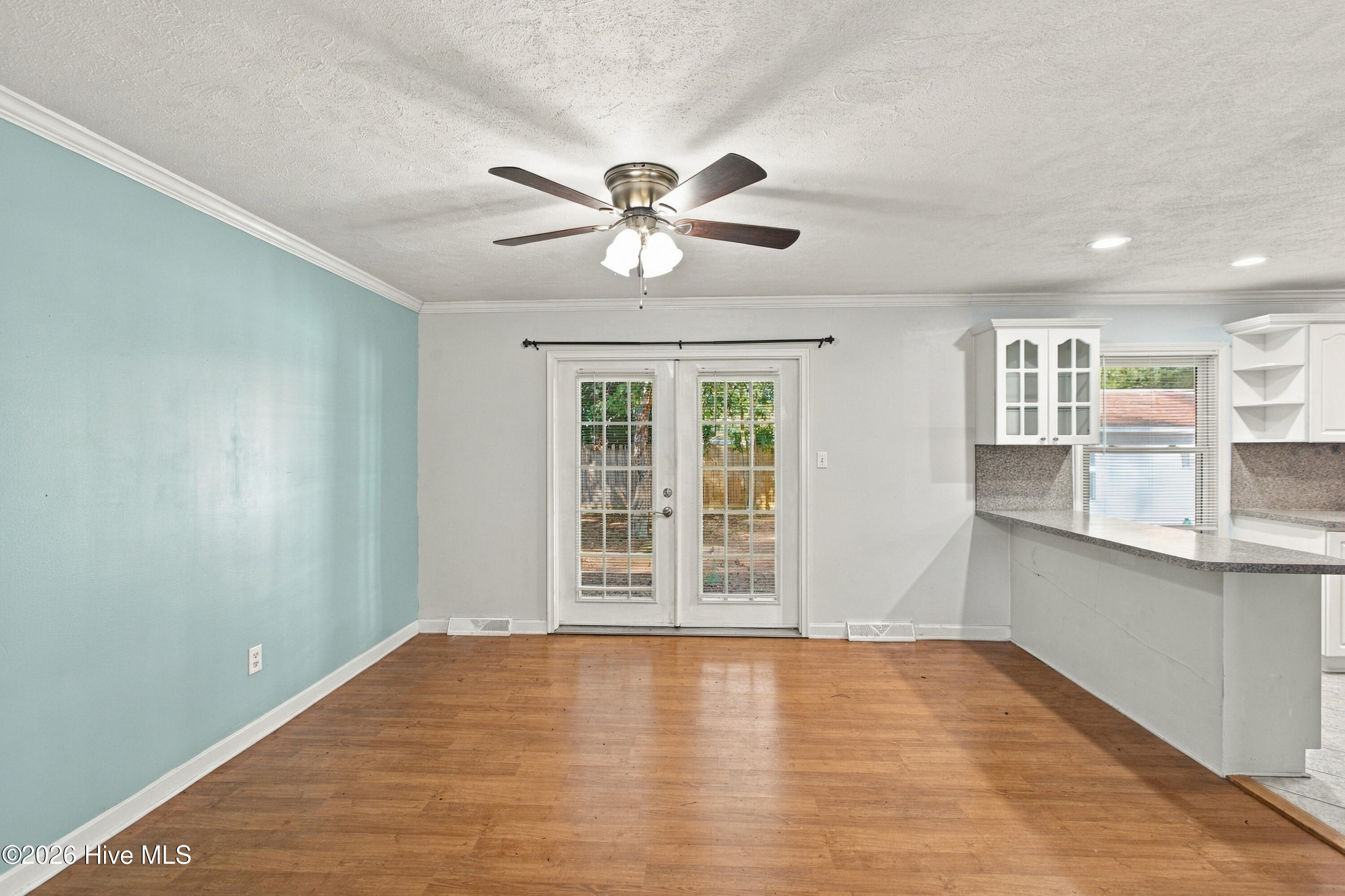 235 Oak Street Property Photo 10