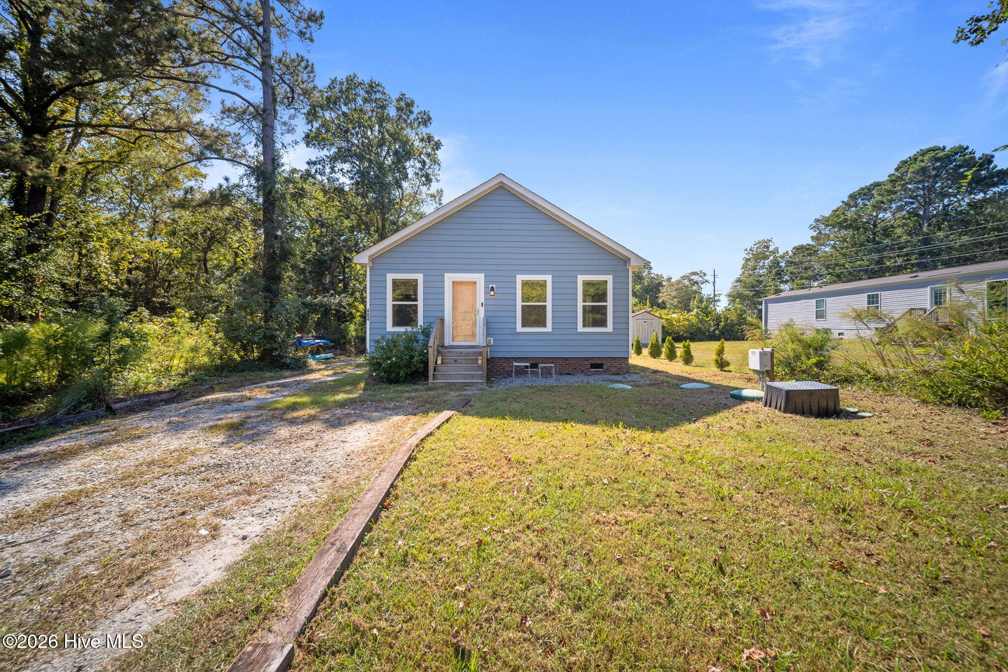 404 Jamaica Drive Property Photo 2