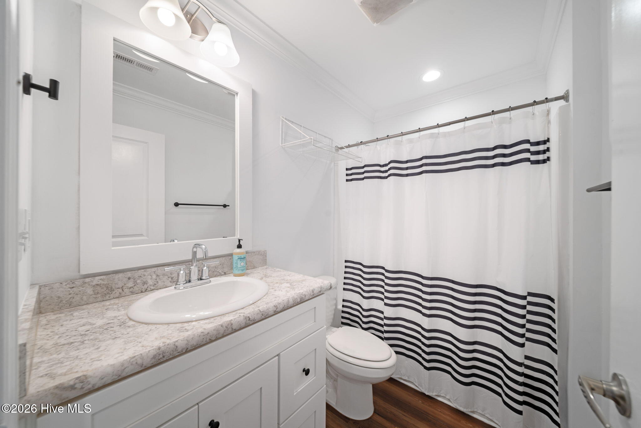 404 Jamaica Drive Property Photo 18