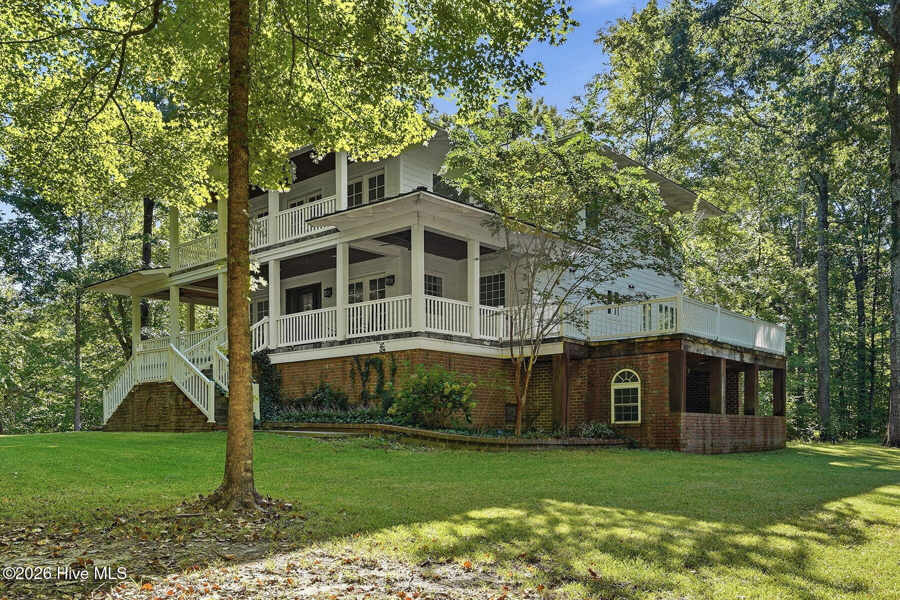 415 River Bluff Drive N Property Photo 3