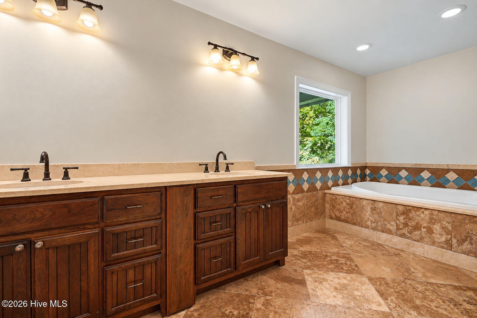415 River Bluff Drive N Property Photo 17