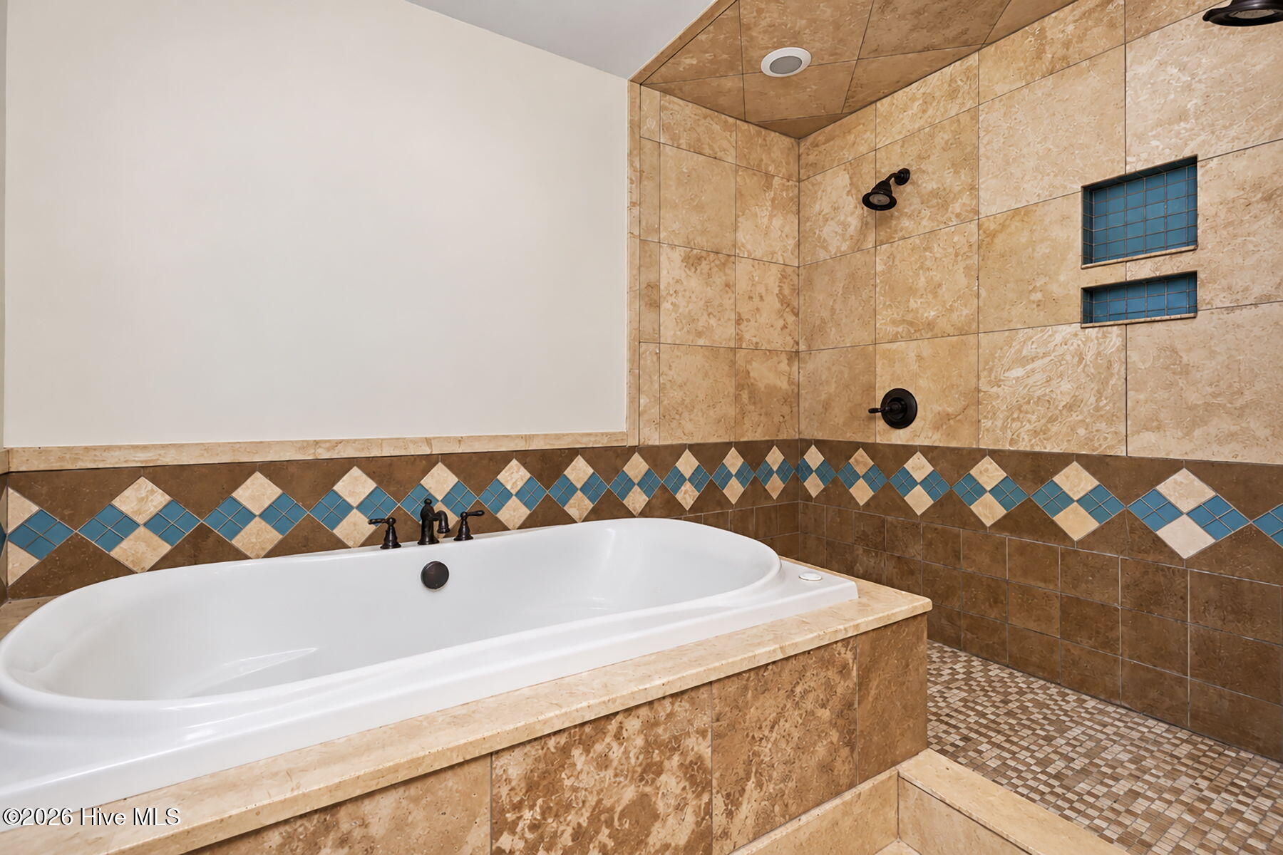 415 River Bluff Drive N Property Photo 18