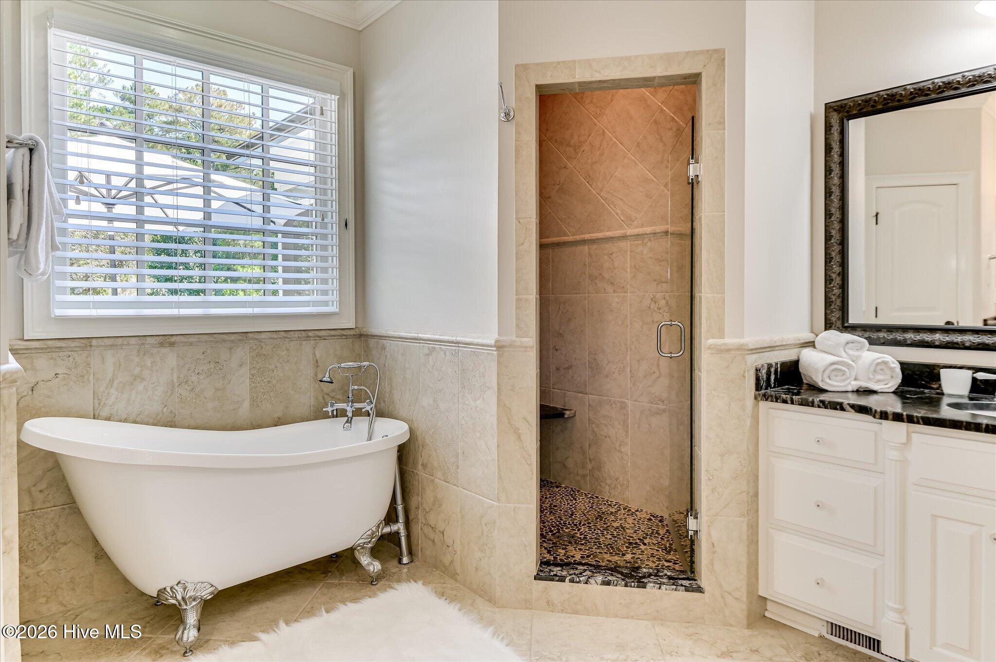 705 Bishops Circle Property Photo 37
