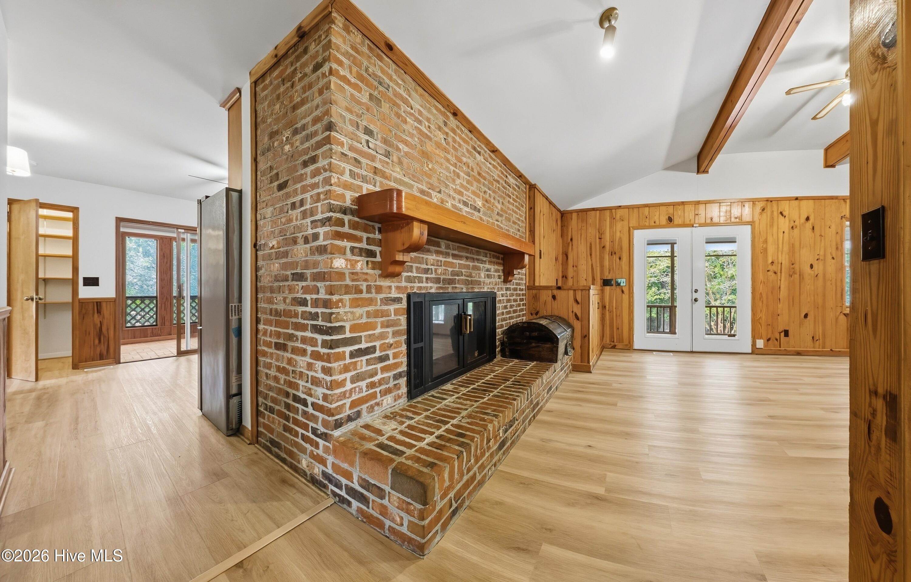 306 Shore Point Drive Property Photo 15