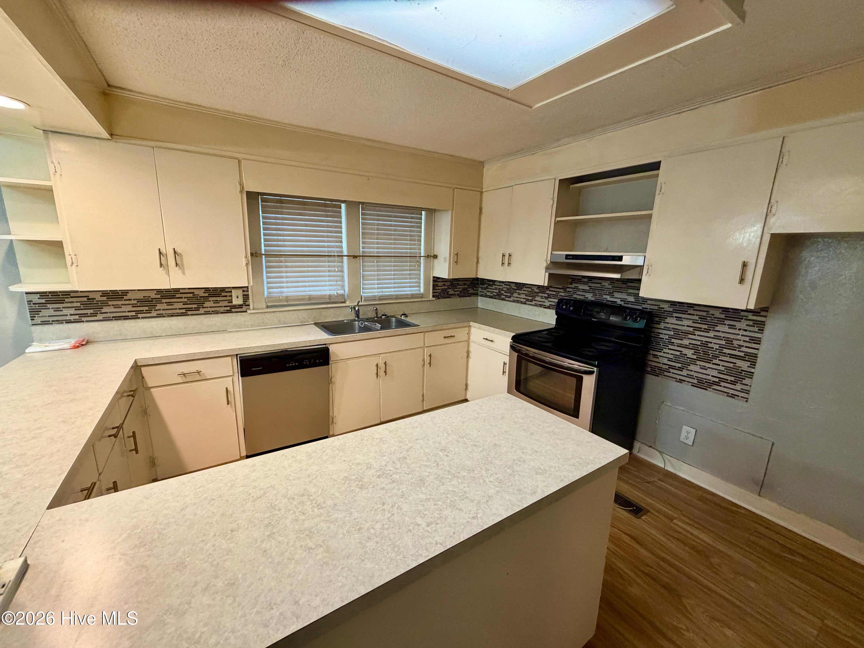 401 Cale Street Property Photo 2