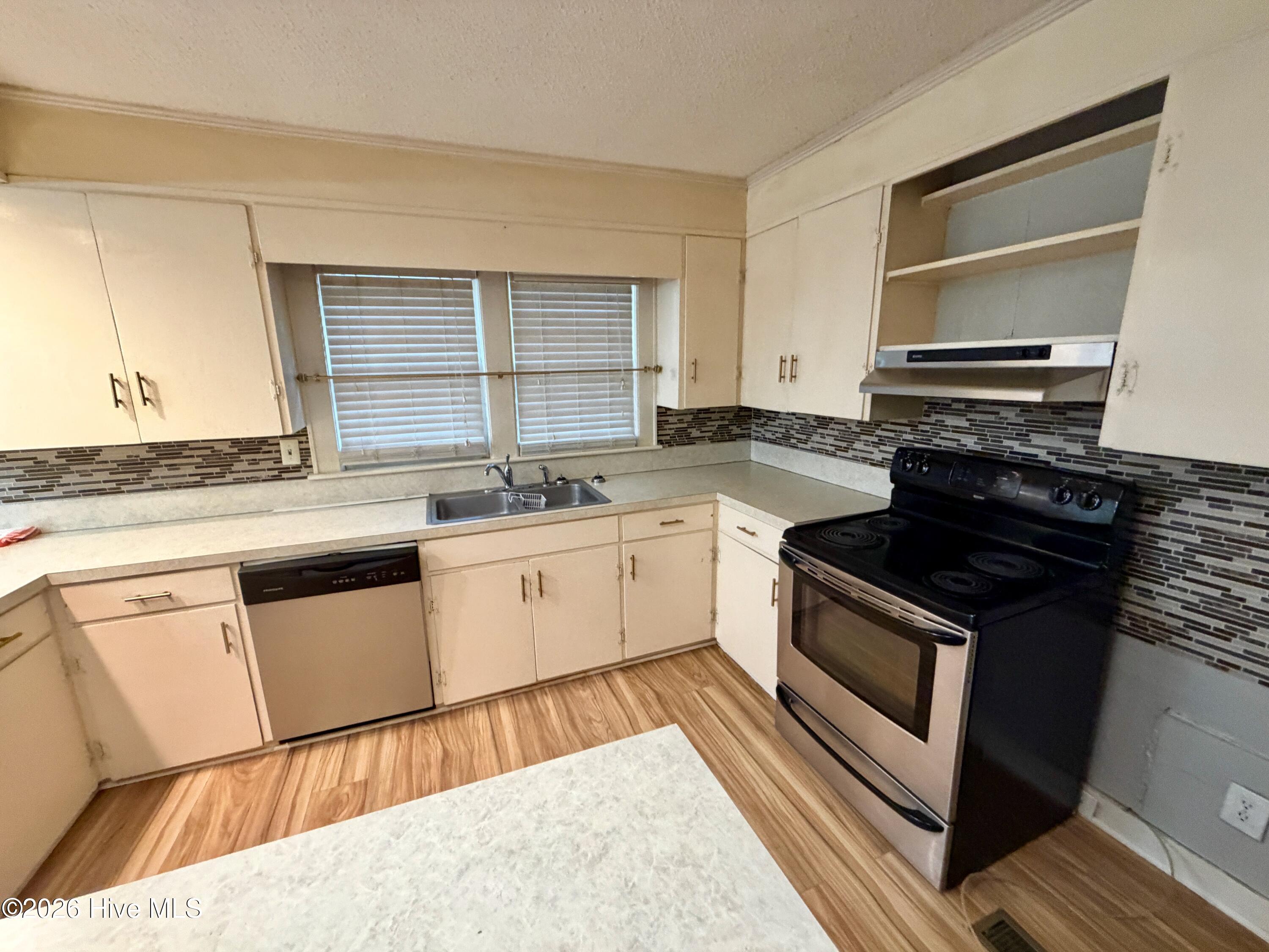 401 Cale Street Property Photo 4